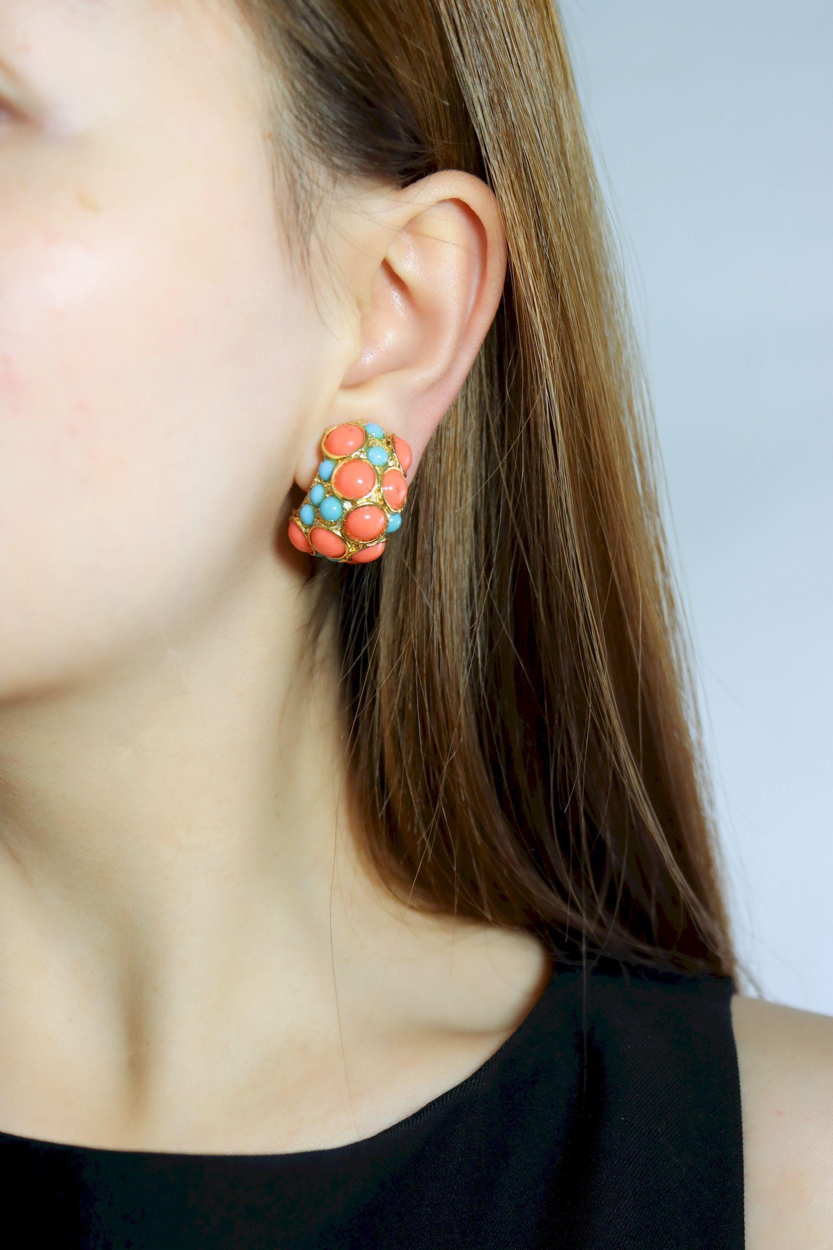 Cabochon Set di orecchini e bracciali KJL d'oro con strass di finto turchese in vendita