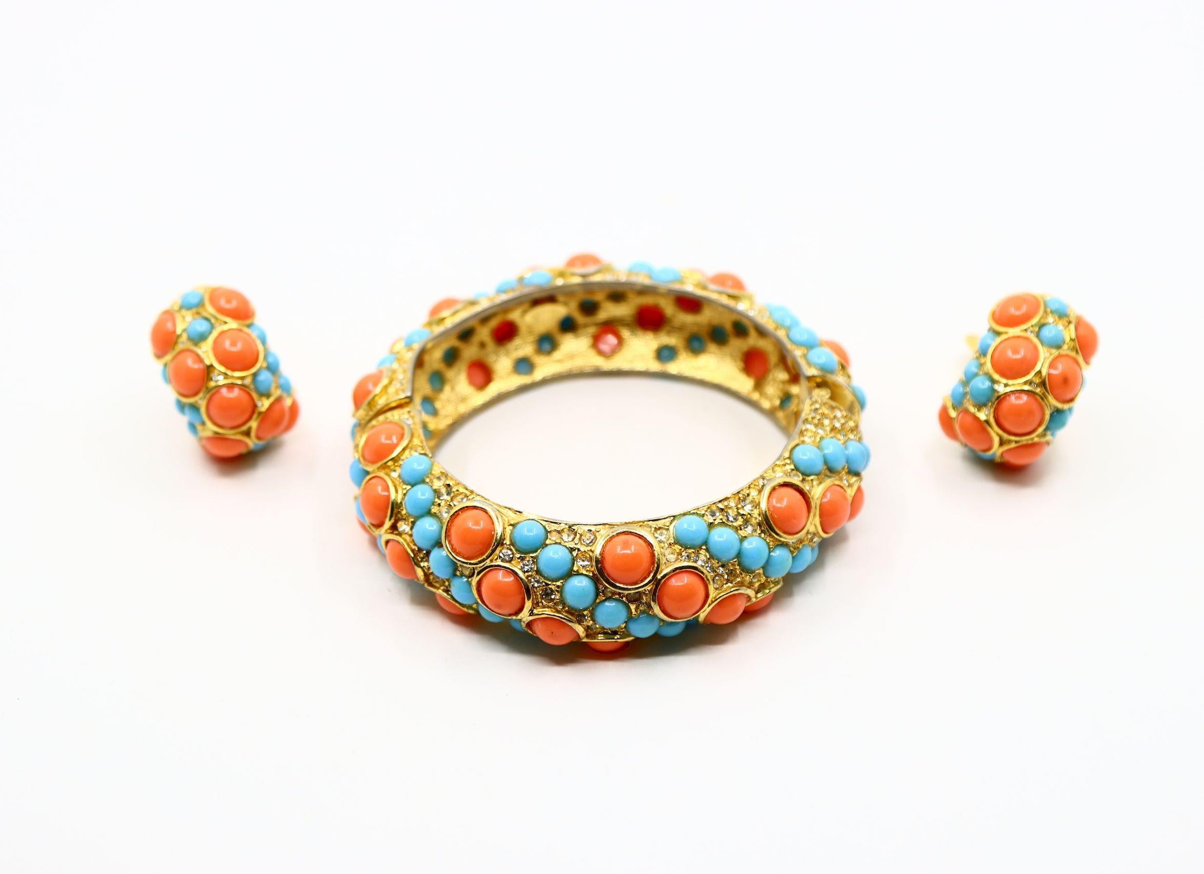 Set di orecchini e bracciali KJL d'oro con strass di finto turchese In condizioni buone in vendita a Flushing, NY