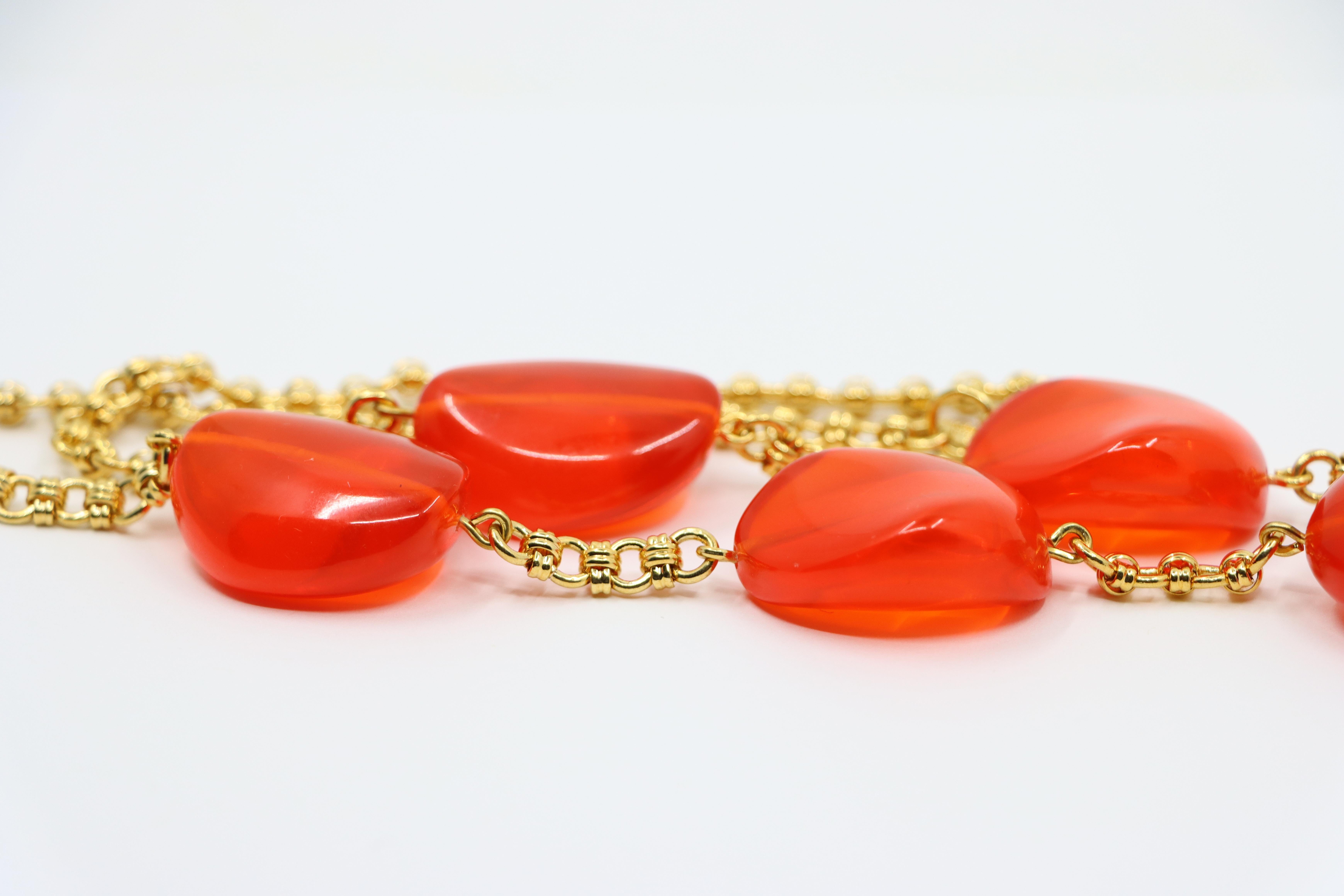 Vintage KJL Collana con catena in resina rossa e tonalità oro in vendita 5
