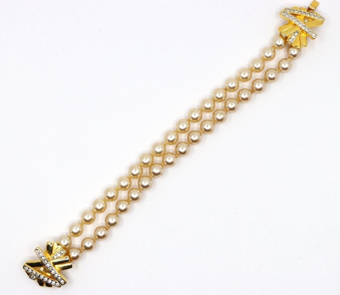 Vintage KJL Gold Tone Strass Faux Perle Armband für Damen oder Herren im Angebot