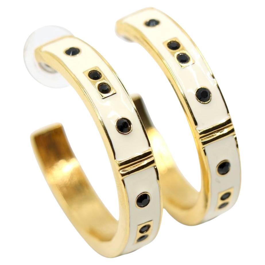 Pendientes Vintage KJL Tono Dorado Esmalte Blanco Pedrería Negra en venta