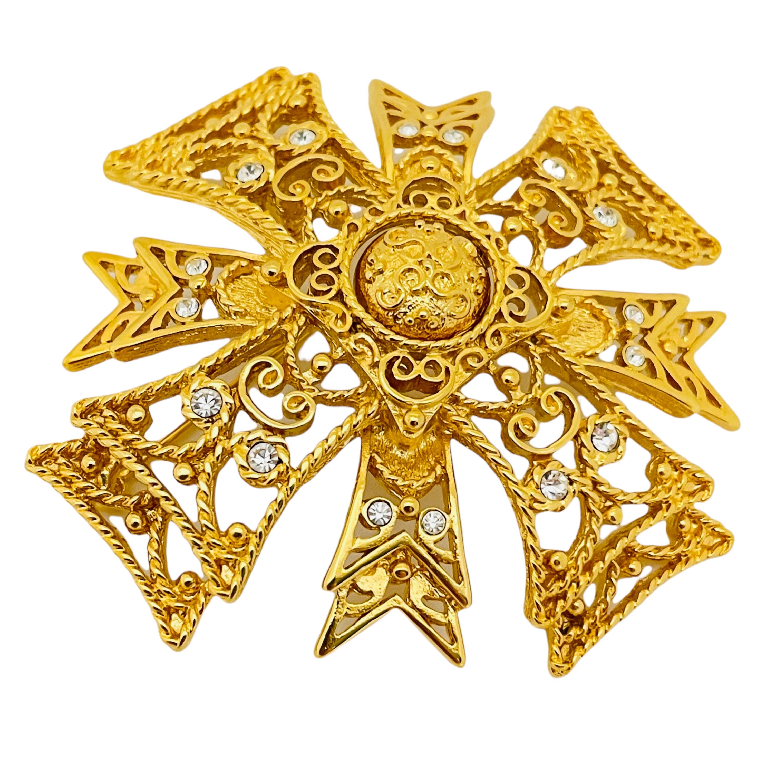 Vintage KJL KENNETH JAY LANE Maltese cross gold rhinestone earrings brooch set In Excellent Condition In Palos Hills, IL