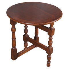 Table d'appoint vintage Klaussner Furniture ronde en chêne avec pieds en forme de porte-à-faux