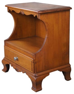 Vintage Kling Old Orchard Colonial Serpentine Solid Maple Nightstand Side Table