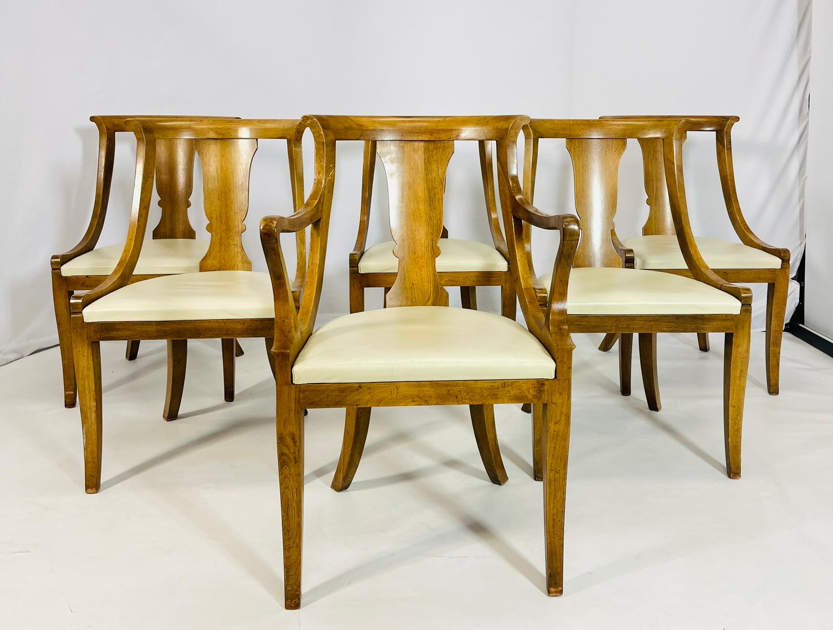 Sedie da pranzo Klismos vintage con struttura scultorea in Wood, set da 6 in vendita 3