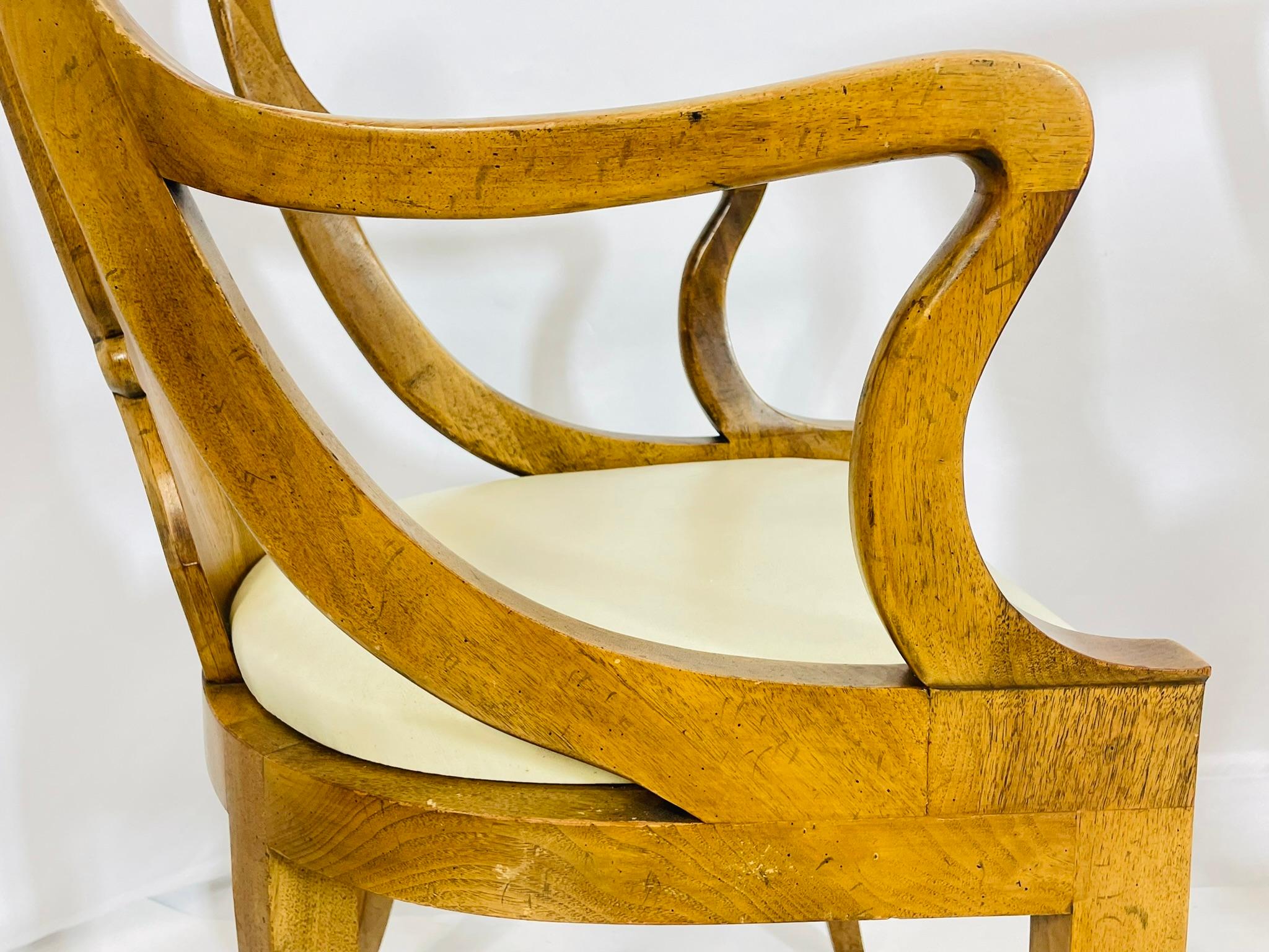 Sedie da pranzo Klismos vintage con struttura scultorea in Wood, set da 6 in vendita 4