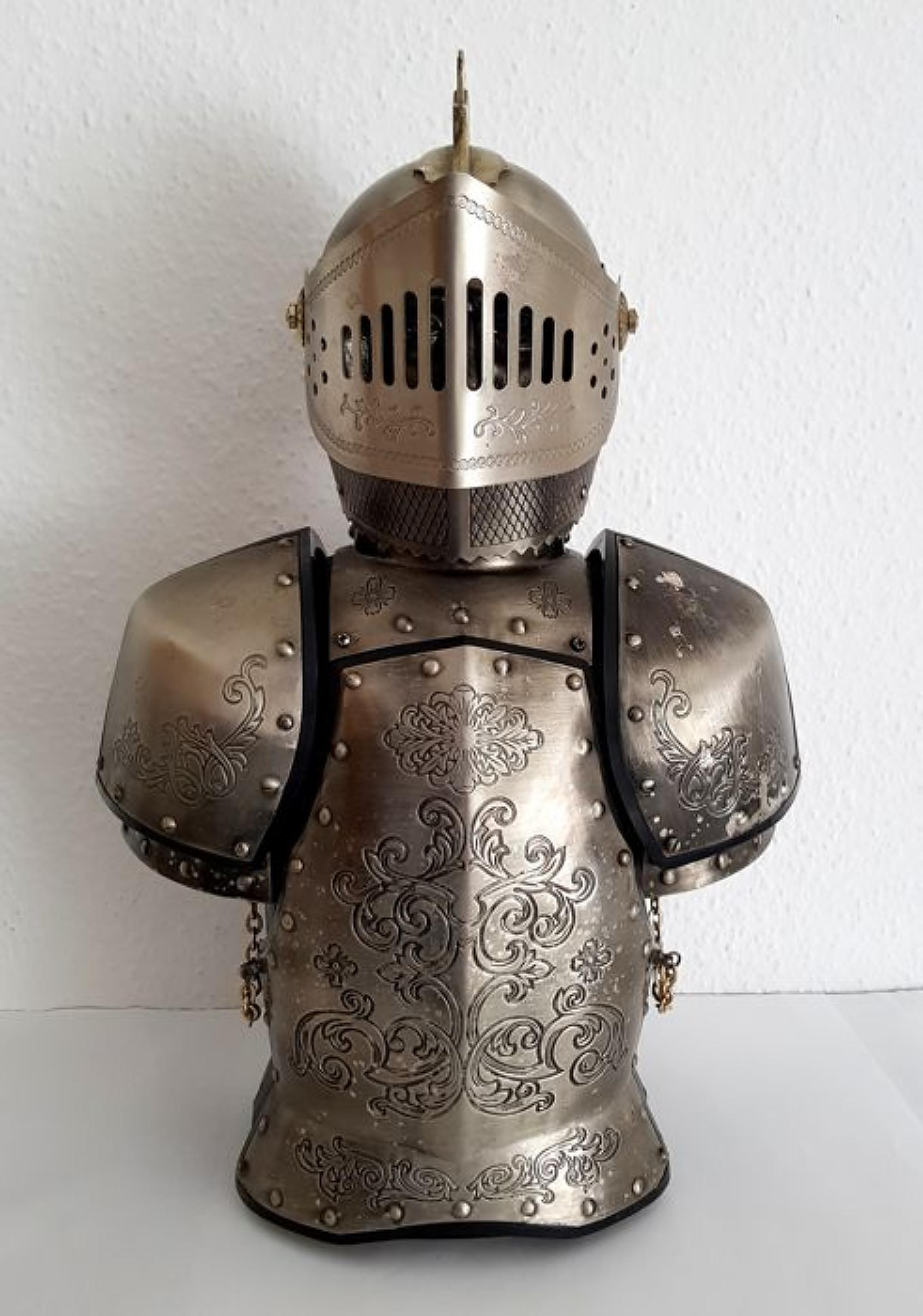 This is a rare and unusual, detailed and well-produced bar set containing 6 shot glasses and a decanter, all within a stand modeled as the upper body of a Medieval knight.
It is marked 'Made in Japan' to the rear and through some research it was