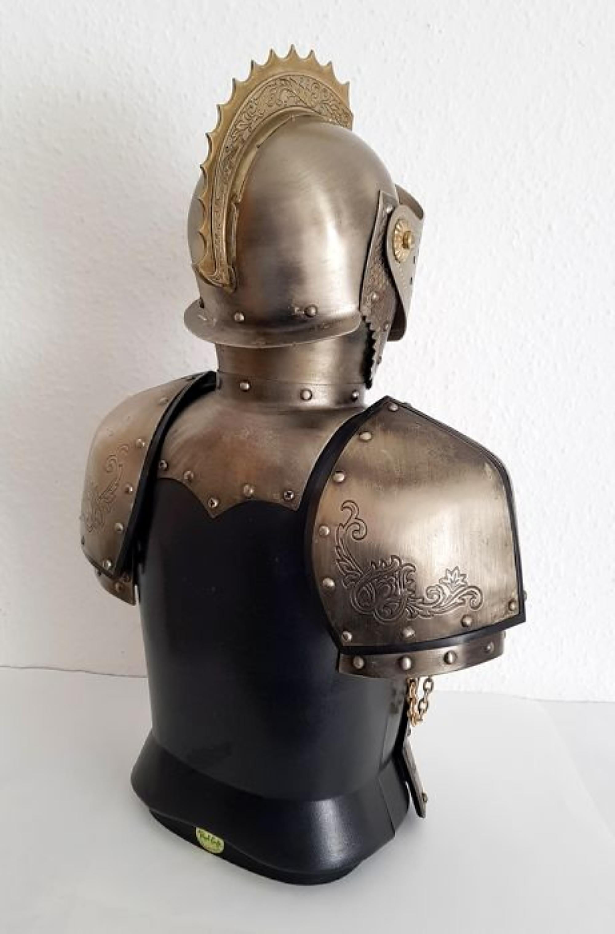 knight decanter set