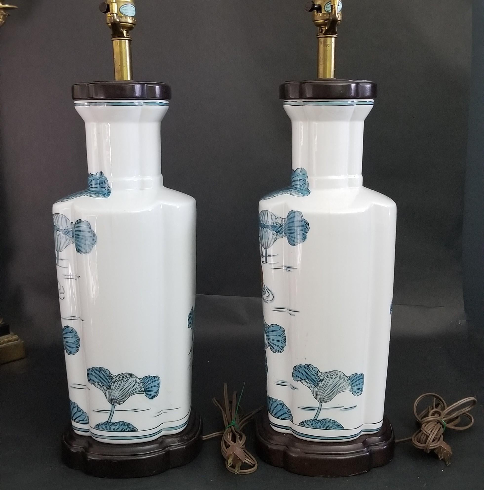 Offering One Of Our Recent Palm Beach Estate Fine Lighting Acquisitions Of A
Pair of 1970's KNOB CREEK Asian Influenced Porcelain and Wood Quatrefoil Shaped Lamps
They have the Knob Creek label.

Beautiful lamps with Water Lilies, Flowers and