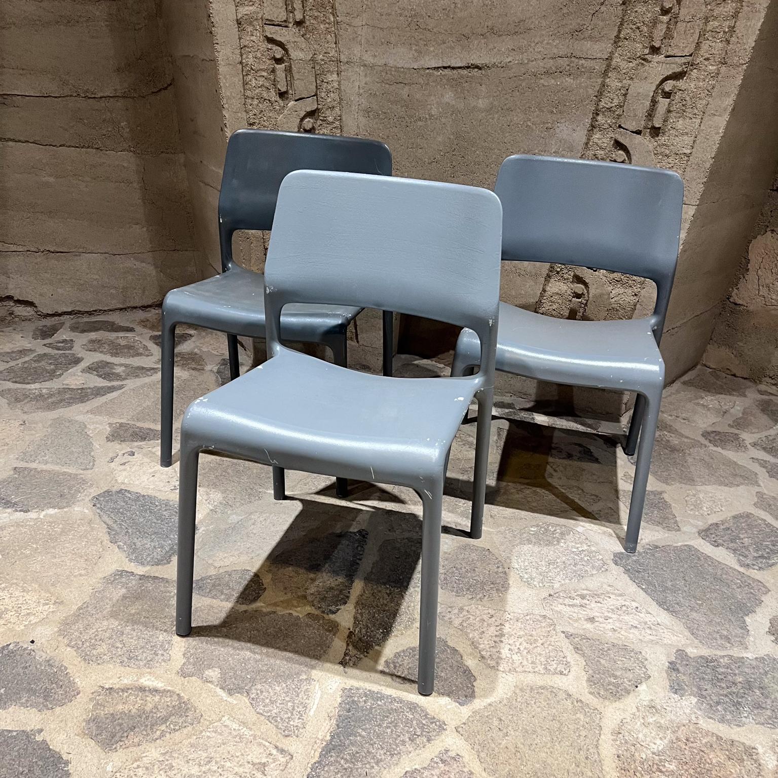 Vintage Knoll 3 Gray Stackable Patio Side Chairs Spark Don Chadwick en vente 4