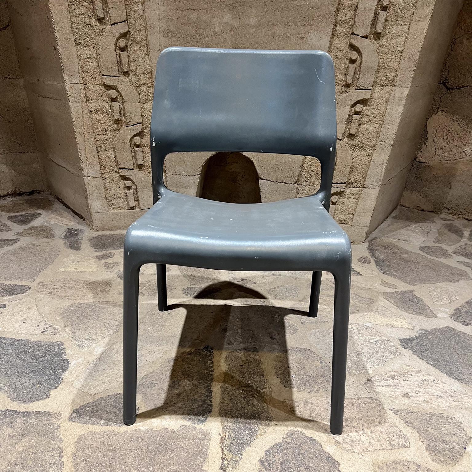 Vintage Knoll 3 Gray Stackable Patio Side Chairs Spark Don Chadwick en vente 6