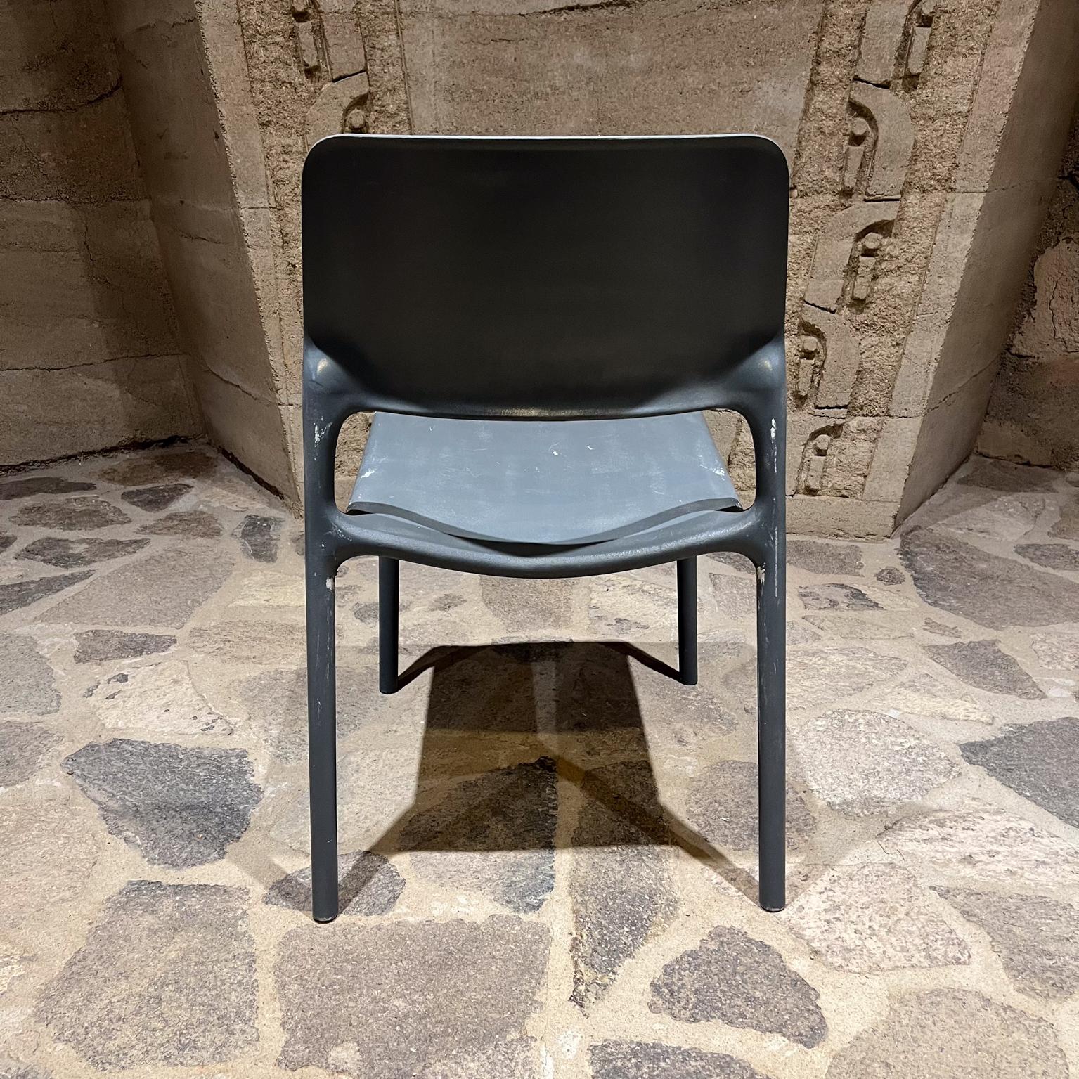 Mid-Century Modern Vintage Knoll 3 Gray Stackable Patio Side Chairs Spark Don Chadwick en vente