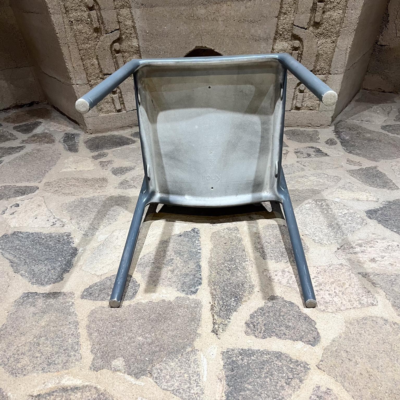 Plastique Vintage Knoll 3 Gray Stackable Patio Side Chairs Spark Don Chadwick en vente
