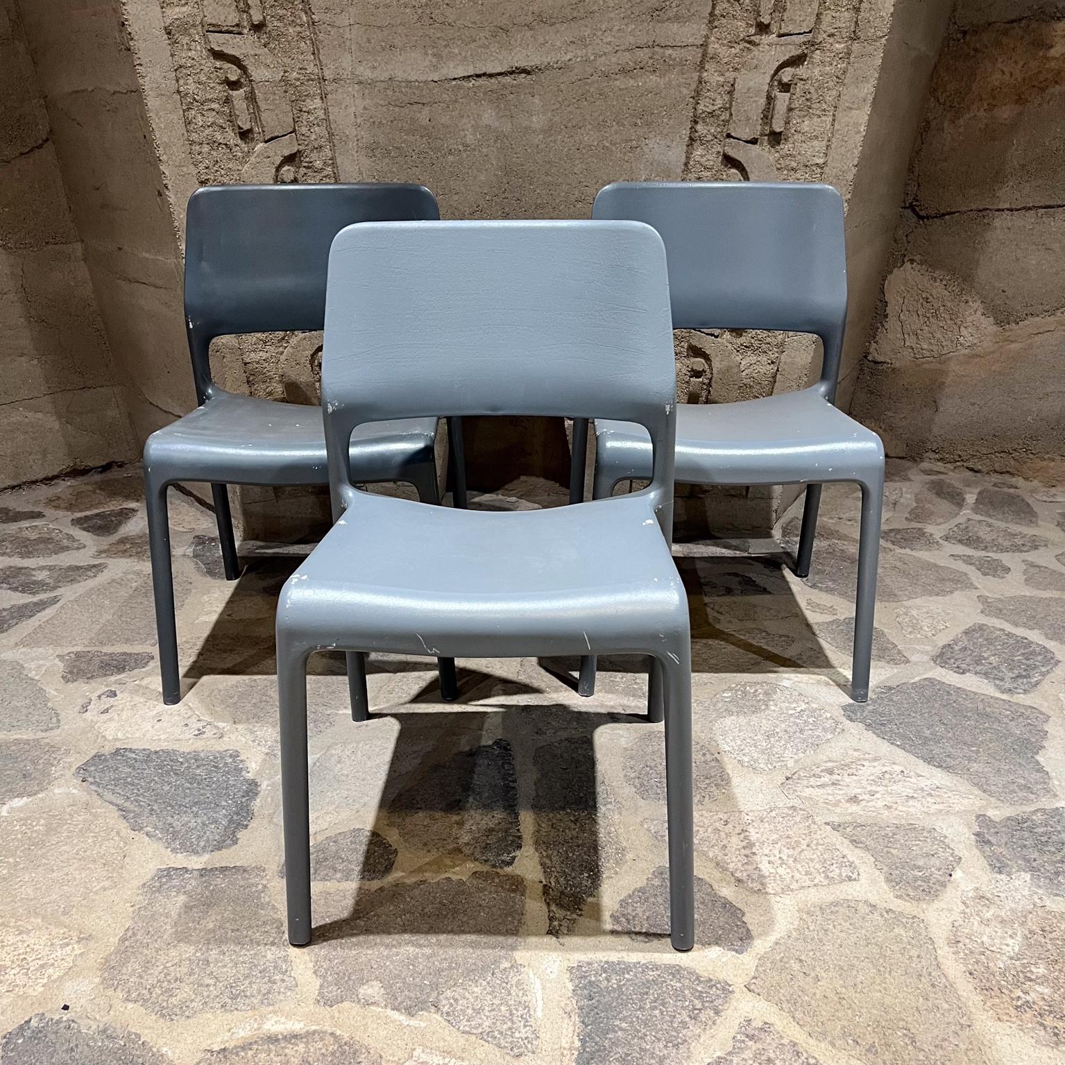 Vintage Knoll 3 Gray Stackable Patio Side Chairs Spark Don Chadwick en vente 2