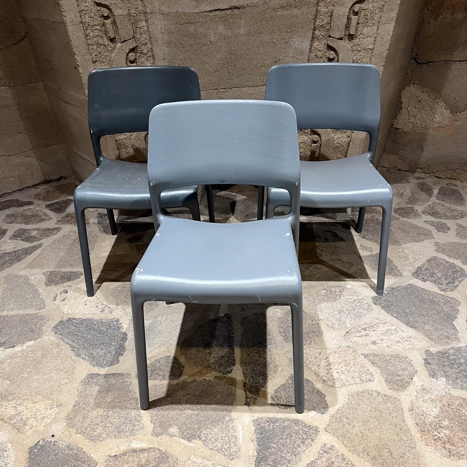 Vintage Knoll 3 Gray Stackable Patio Side Chairs Spark Don Chadwick en vente 3