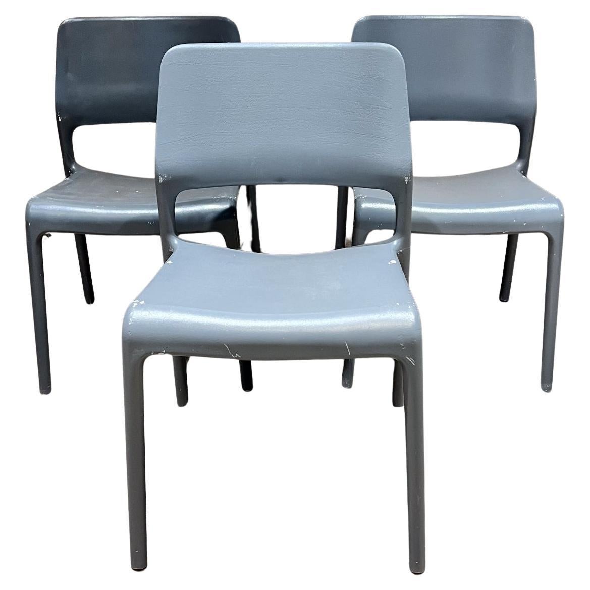 Vintage Knoll 3 Gray Stackable Patio Side Chairs Spark Don Chadwick en vente