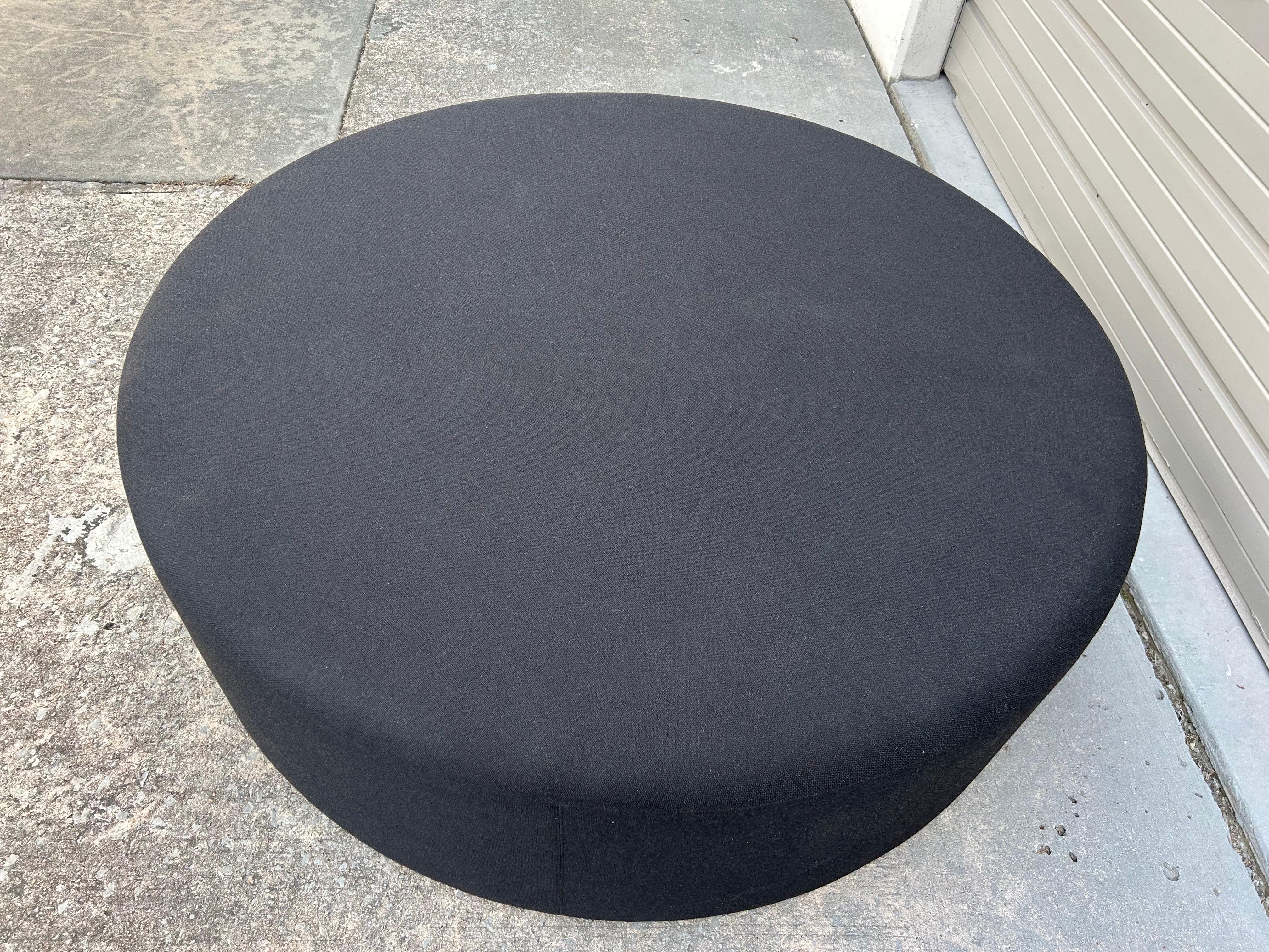 Fin du 20e siècle Knoll vintage  Pouf ou ottoman de 53 pouces en vente