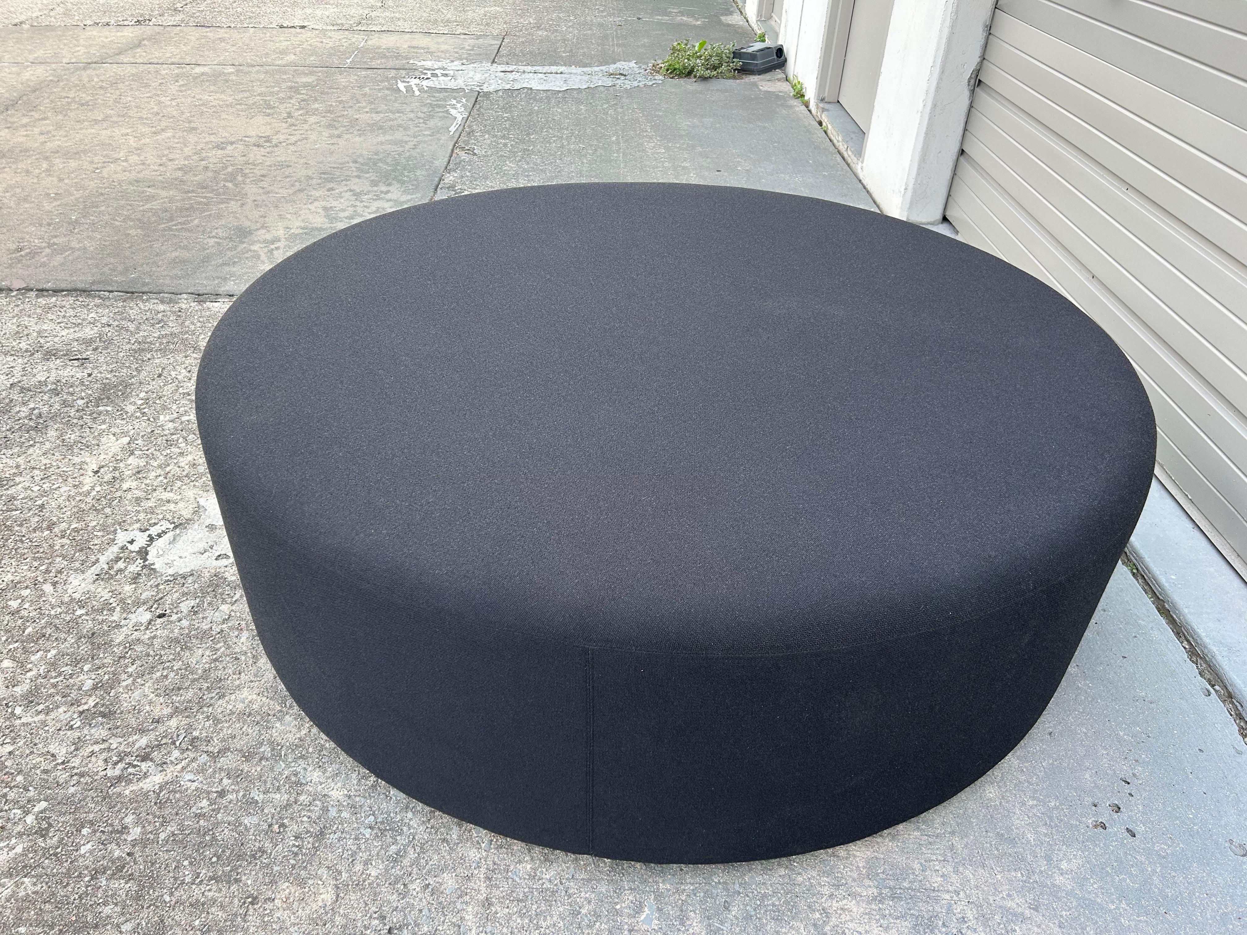 Tissu Knoll vintage  Pouf ou ottoman de 53 pouces en vente