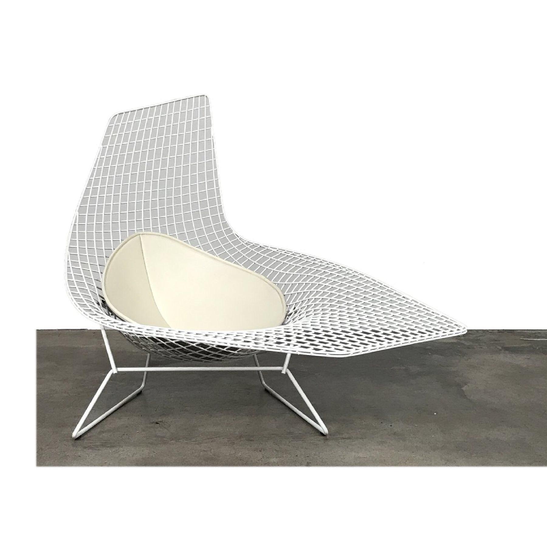 Vintage Knoll Assymetrical Lounge Chair Chaise, Harry Bertoia, White Pad, 1952 In Good Condition In Brooklyn, NY