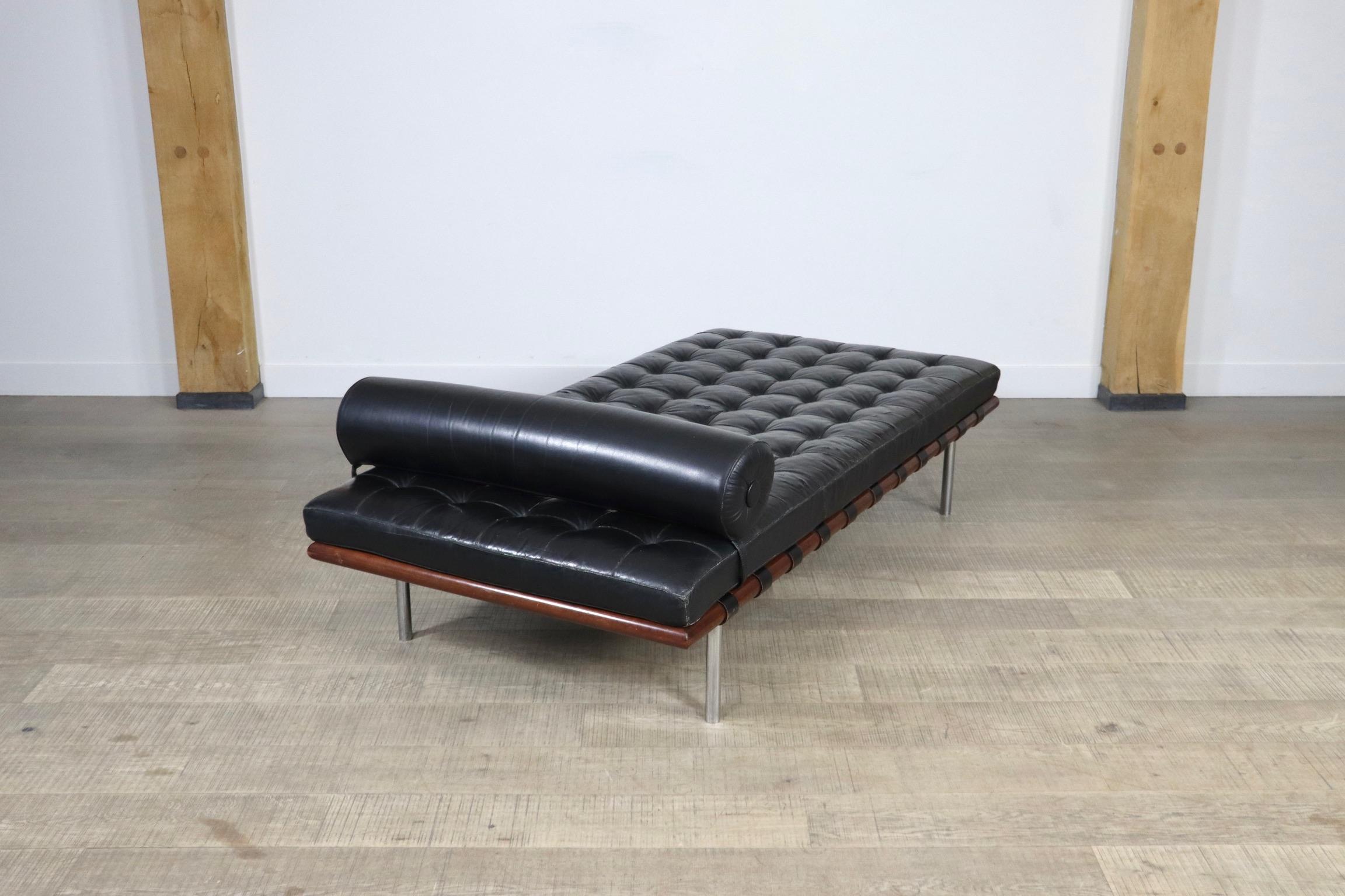 Vintage Knoll Barcelona daybed by Ludwig Mies van der Rohe 5