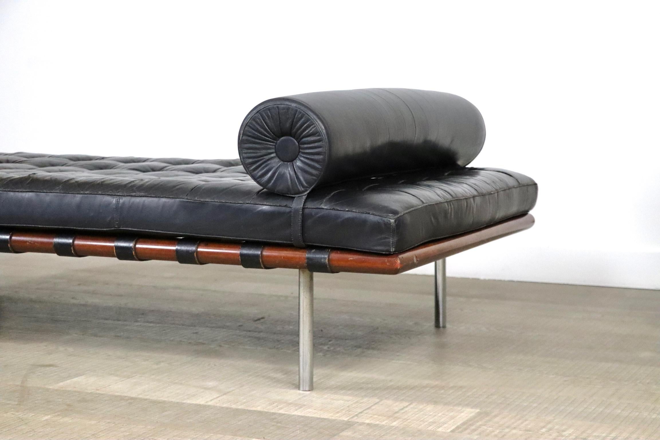 Vintage Knoll Barcelona daybed by Ludwig Mies van der Rohe 6