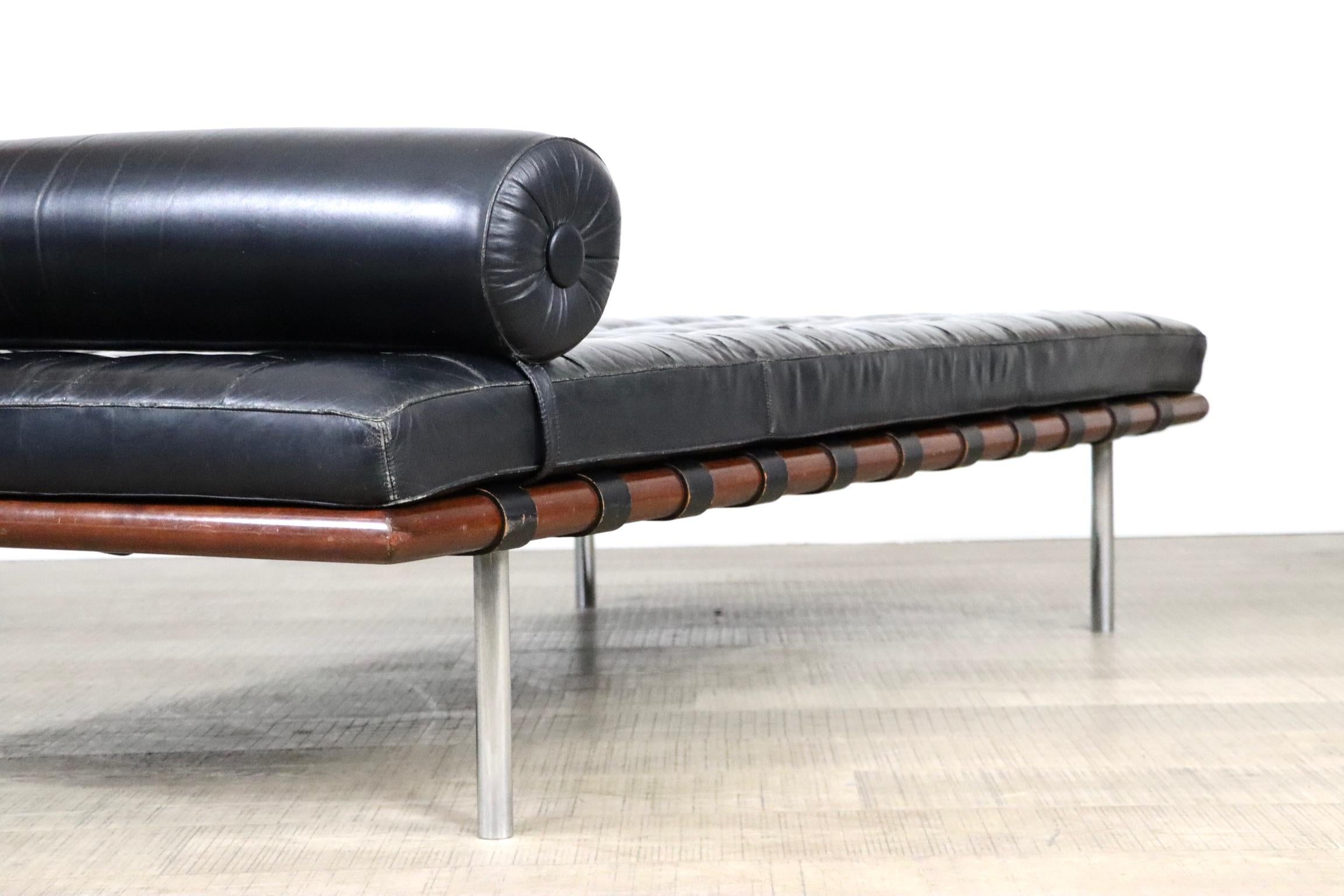 Mid-20th Century Vintage Knoll Barcelona daybed by Ludwig Mies van der Rohe