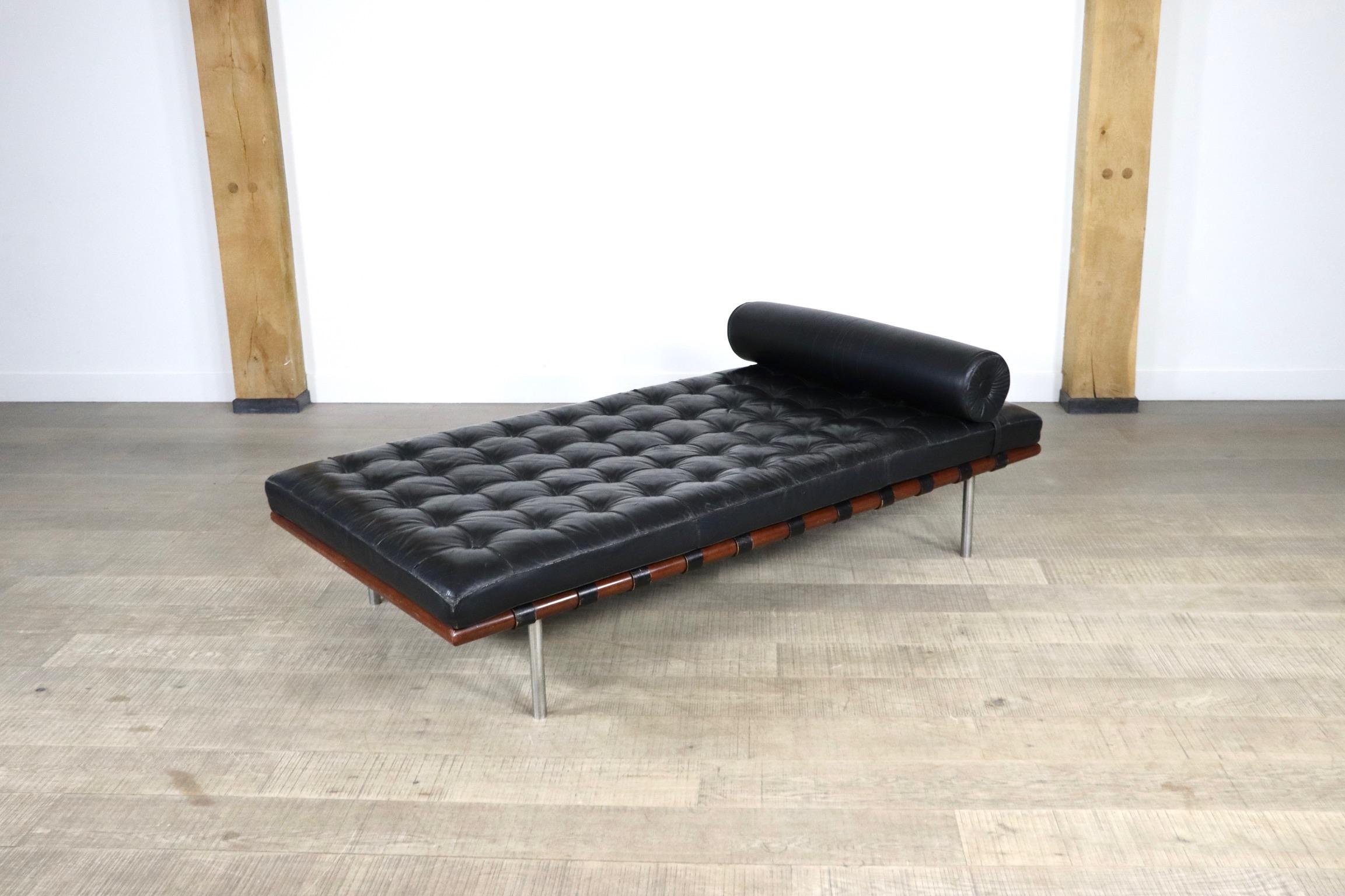 Leather Vintage Knoll Barcelona daybed by Ludwig Mies van der Rohe