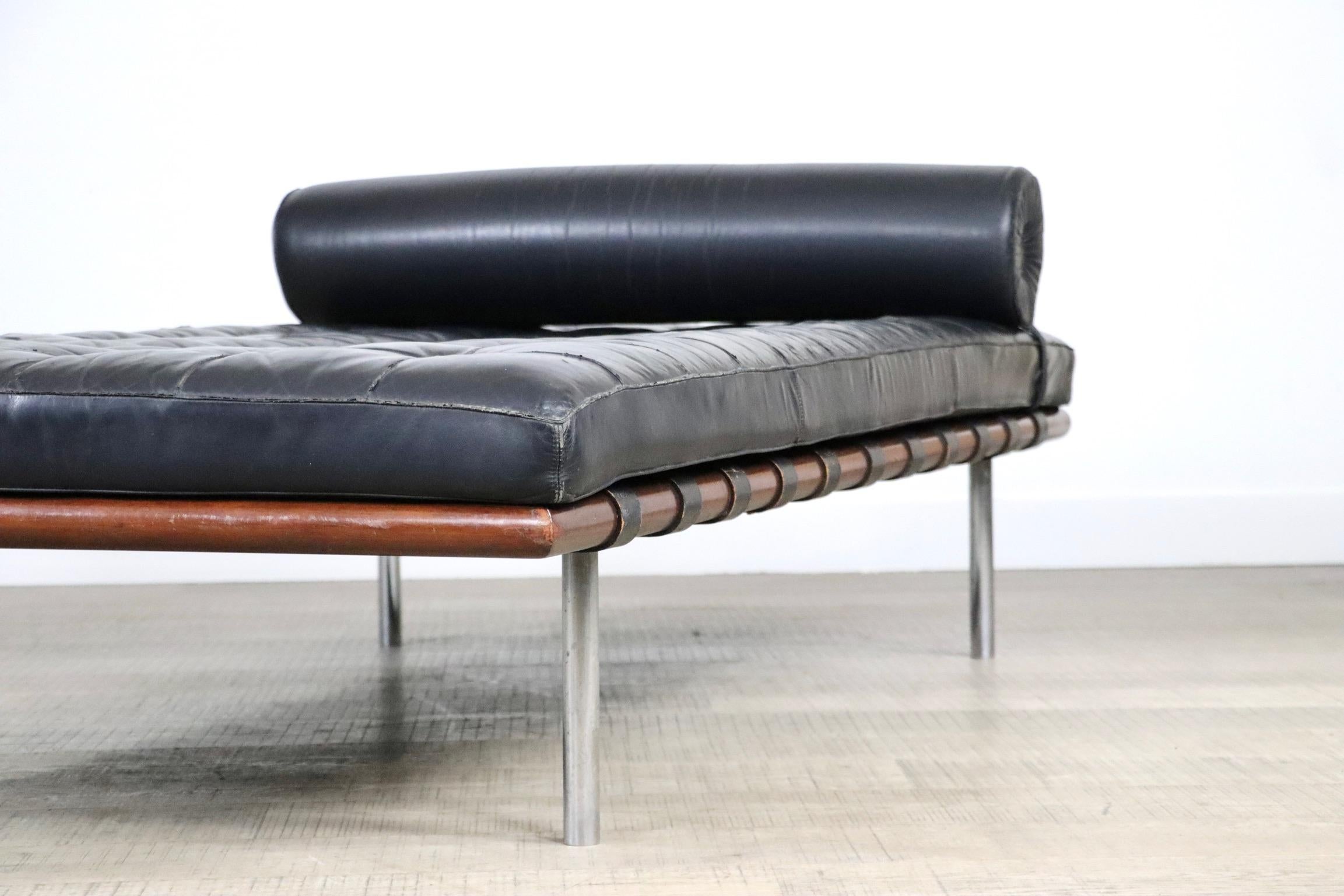 Vintage Knoll Barcelona daybed by Ludwig Mies van der Rohe 3