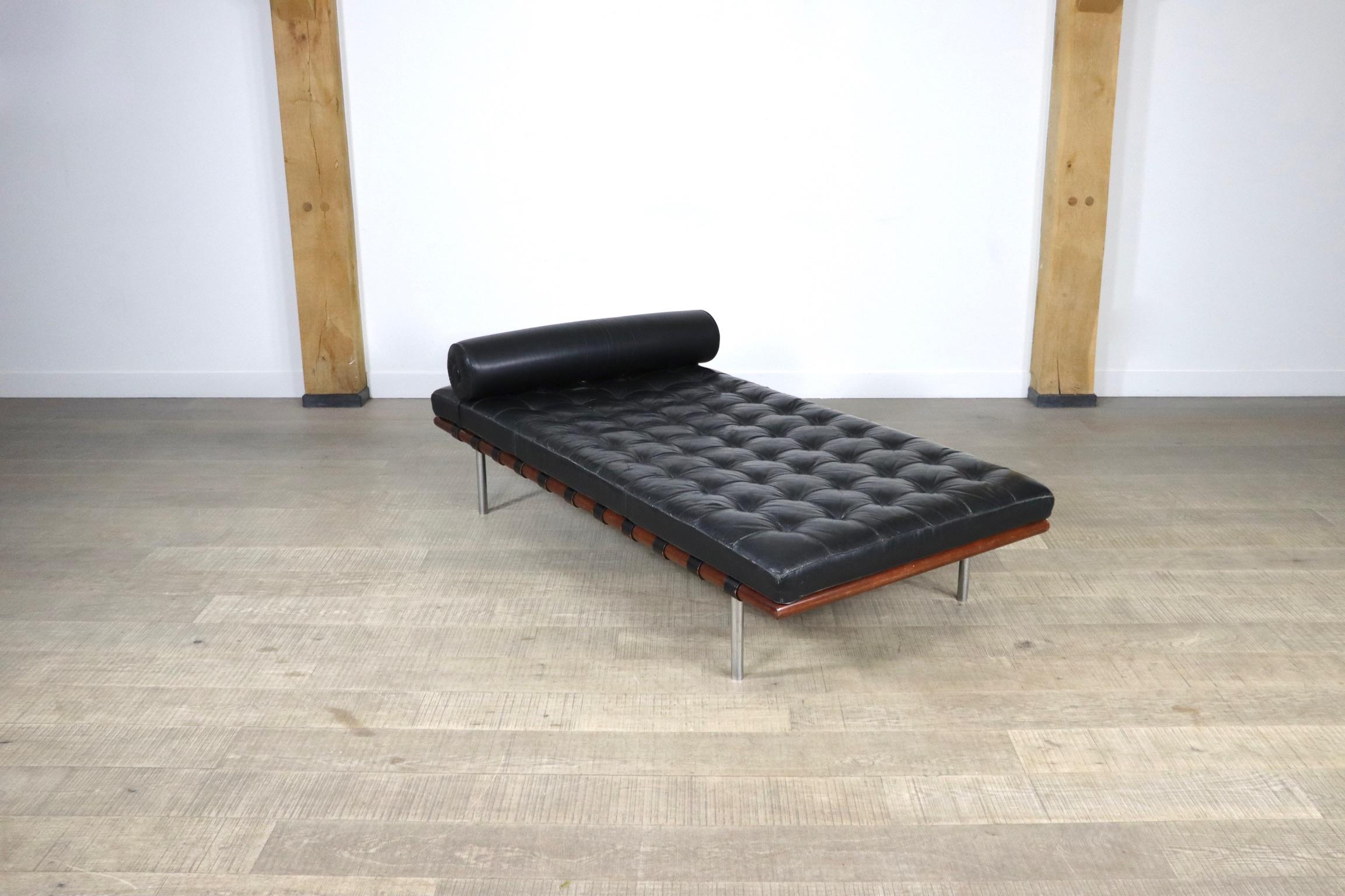 Vintage Knoll Barcelona daybed by Ludwig Mies van der Rohe 4