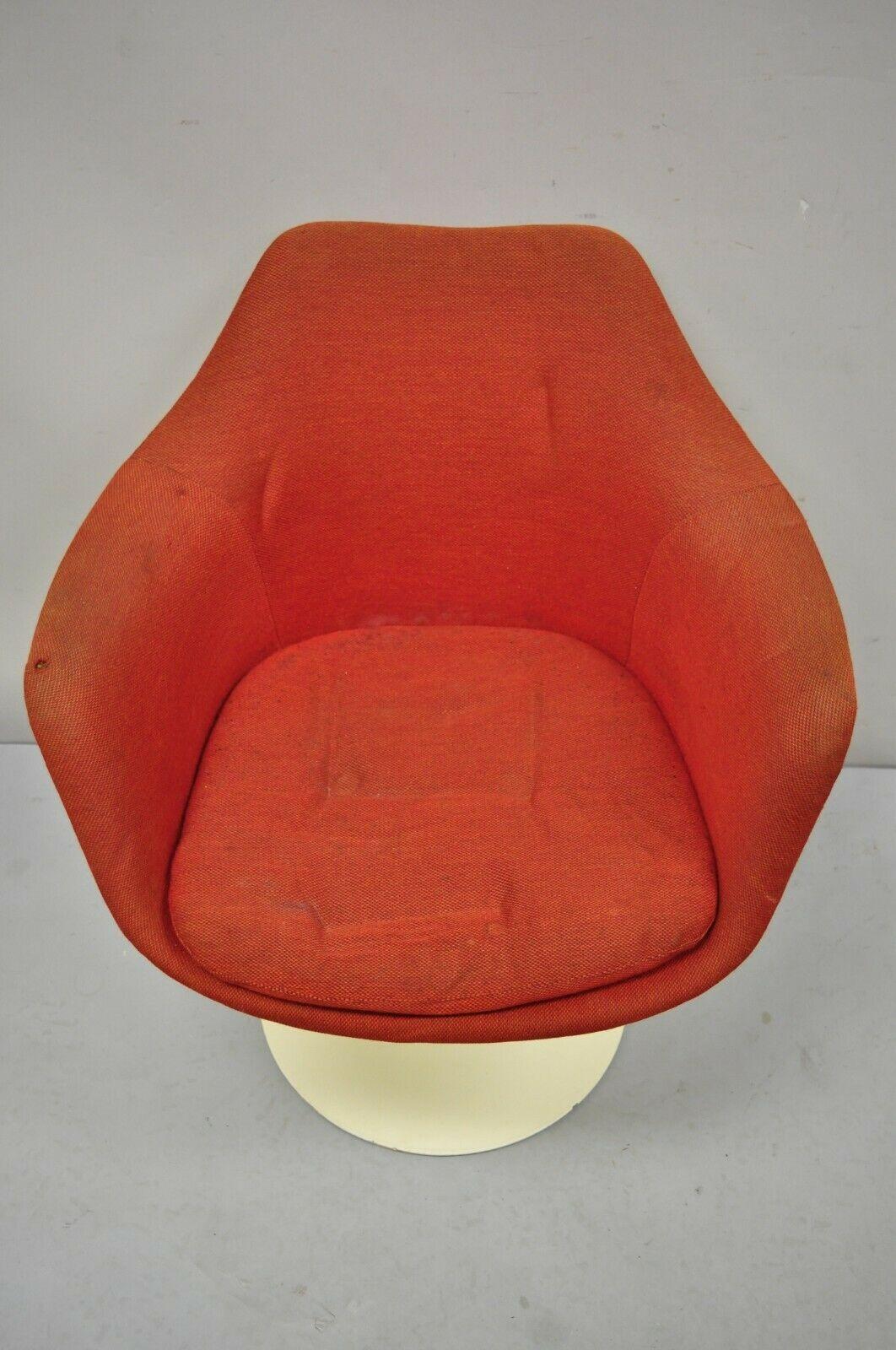 Mid-Century Modern Vintage Knoll Eero Saarinen Red Upholstered Fiberglass Tulip Arm Chair For Sale