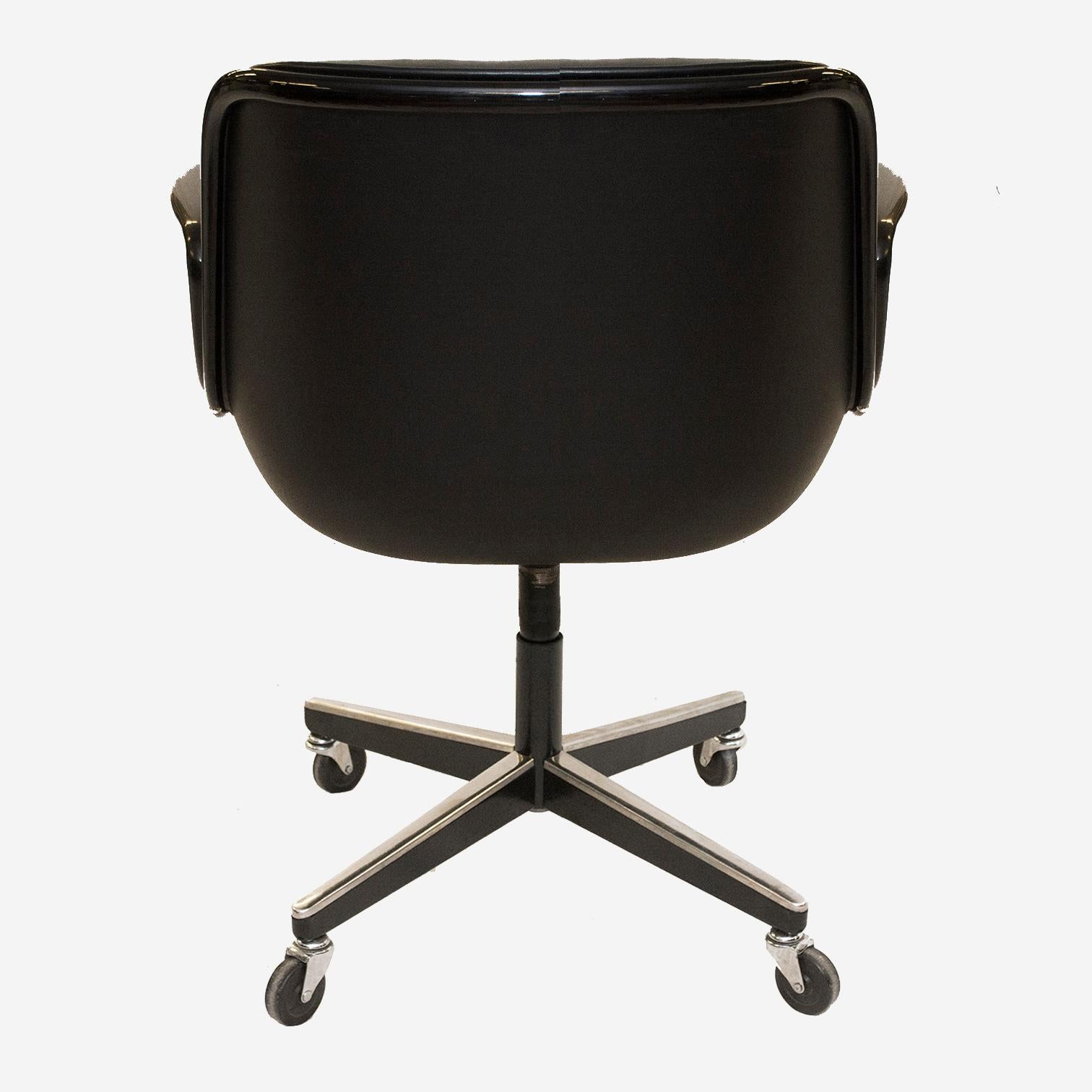 Vintage Knoll Pollock Swivel Chair in Black Leather, Matte Black Frame In Good Condition In Wilton, CT