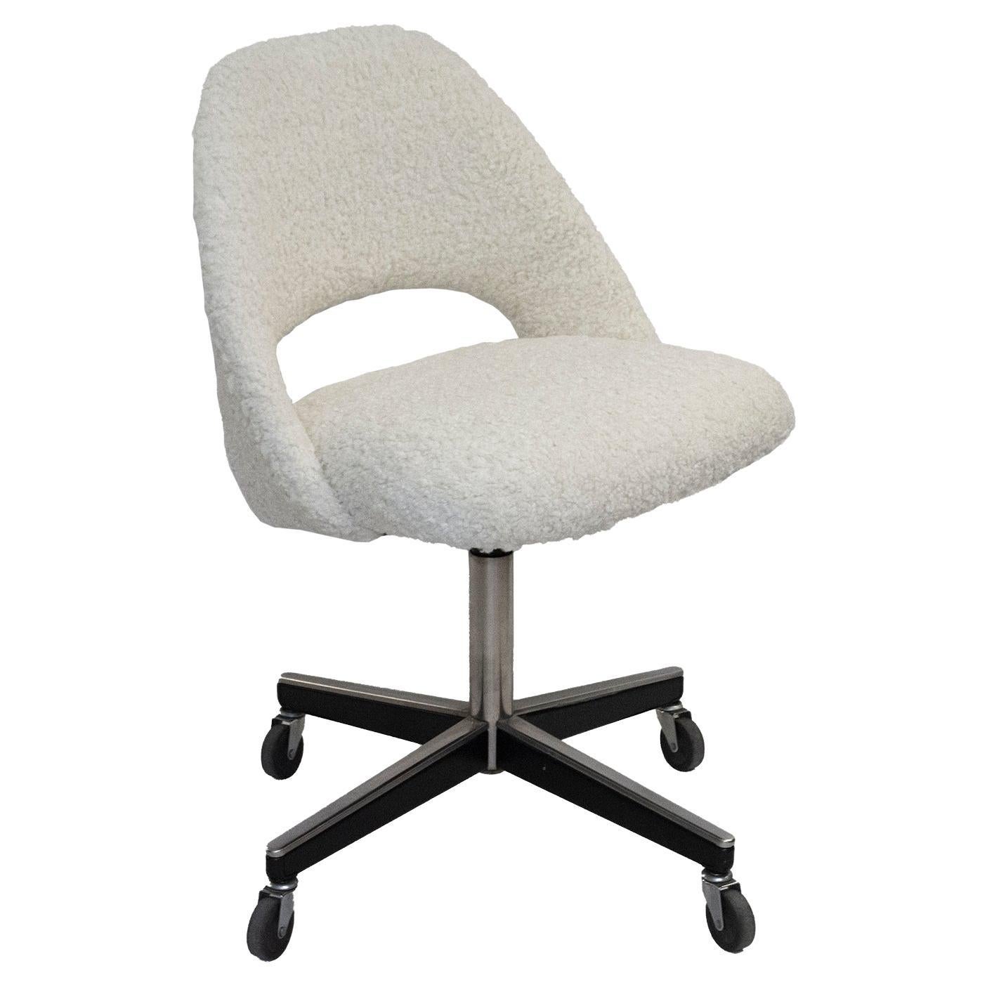 Vintage Knoll Saarinen Desk Swivel Chair Upholstered in White Faux Shearling