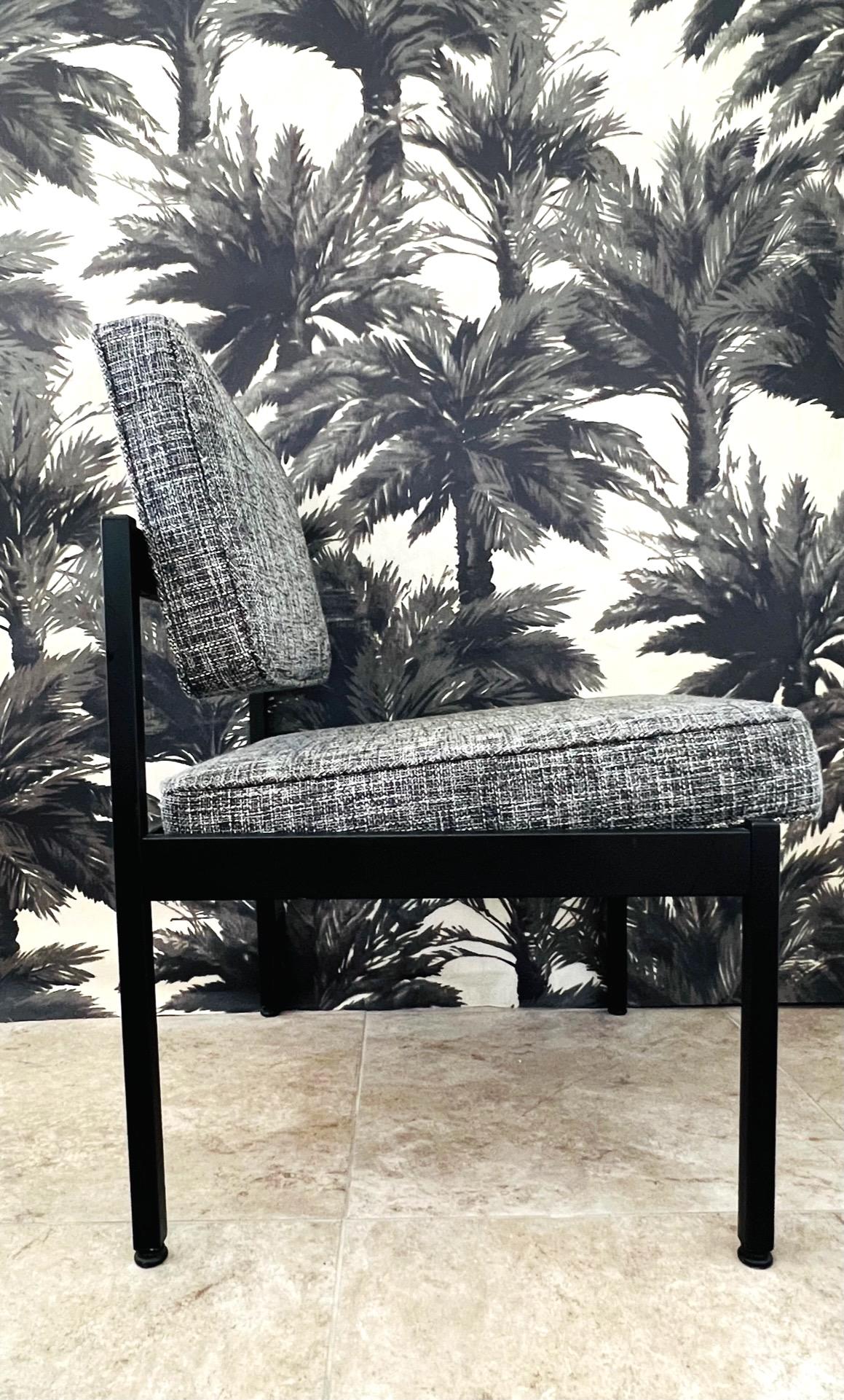 Mid-Century Modern Chaise de style Knoll vintage en tissu tweed noir et ivoire, vers les années 1970 en vente