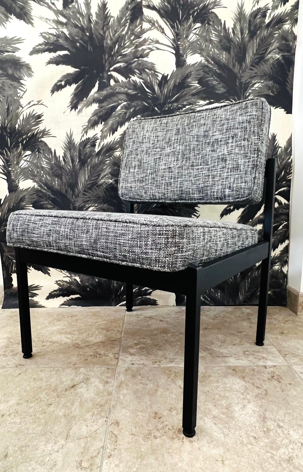 Vintage Knoll Style Chair in Black and Ivory Tweed Upholstery, c. 1970's For Sale 1