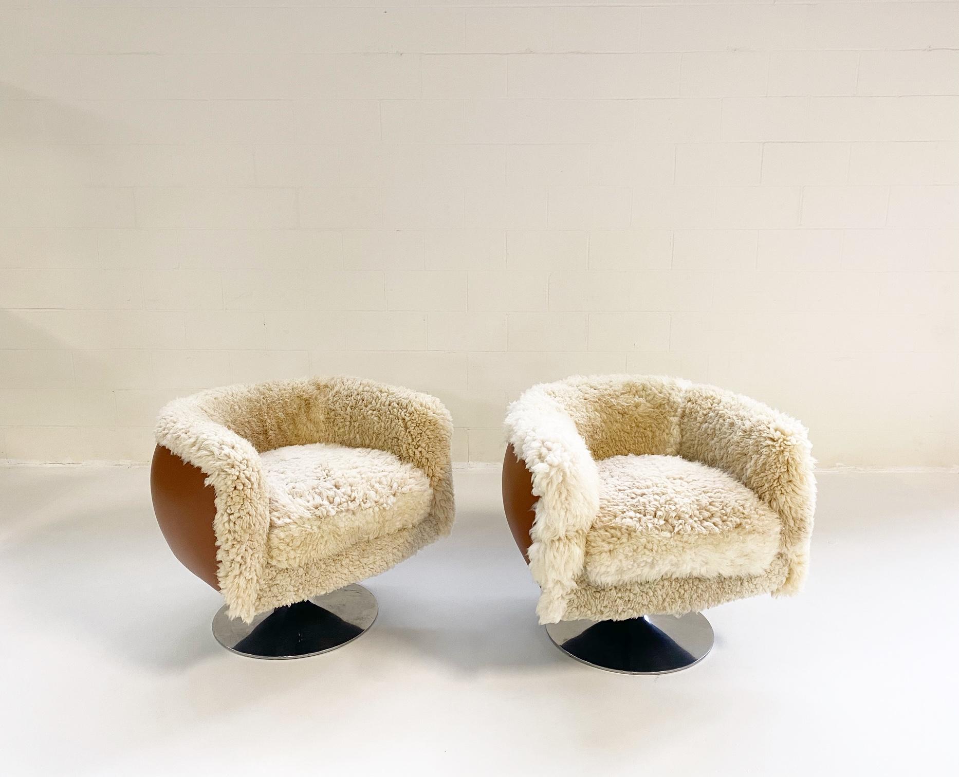 Vintage Knoll Swivel Chairs in California Sheepskin and Loro Piana Leather In Excellent Condition In SAINT LOUIS, MO
