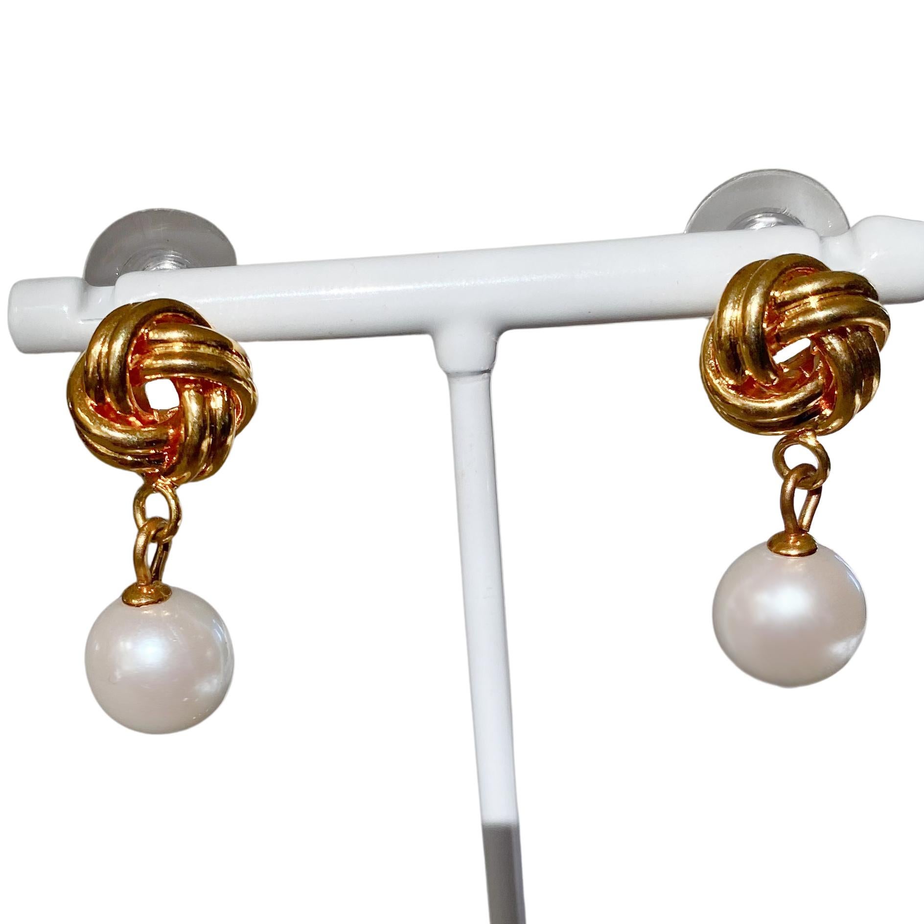 Vintage Knotted Gold Dangling Pearl Earrings  In Good Condition In Boston, MA