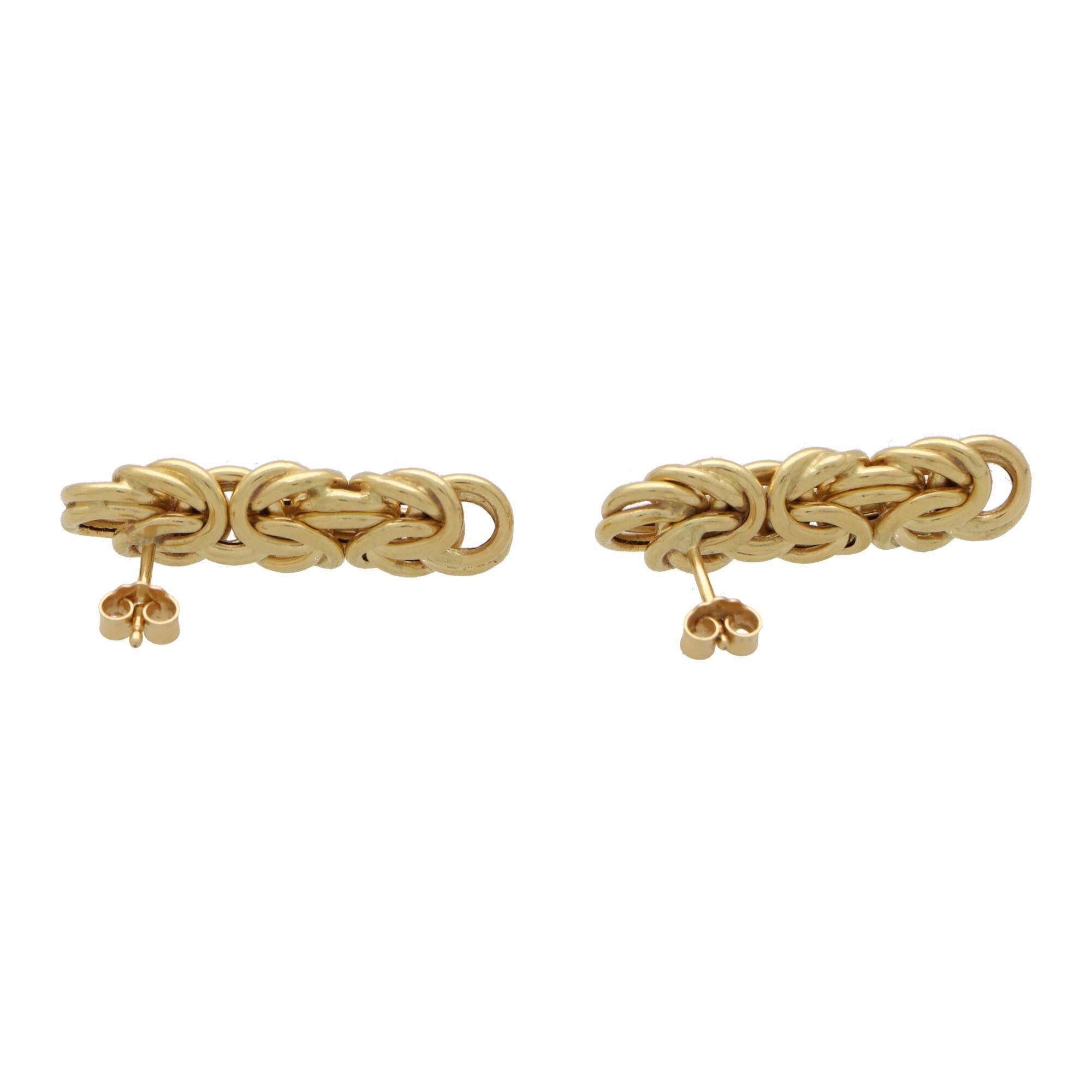 A stylish pair of vintage knotted long drop earrings set in 18k yellow gold.

Each earring is composed of a elongated knotted design which travels drown the wearers lobe. The earrings are iconic of the 1980’s and give this chunky yet practical