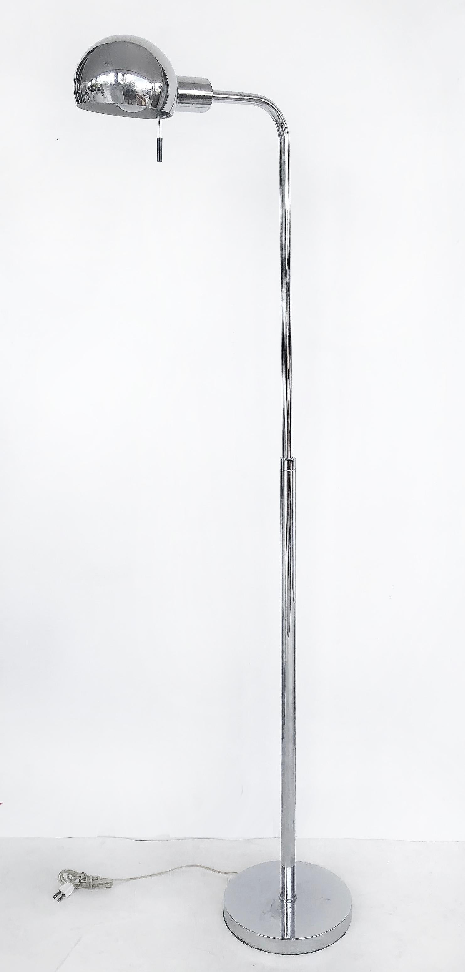 Vintage Koch & Lowy Chrome Adjustable Floor Lamp In Good Condition For Sale In Miami, FL