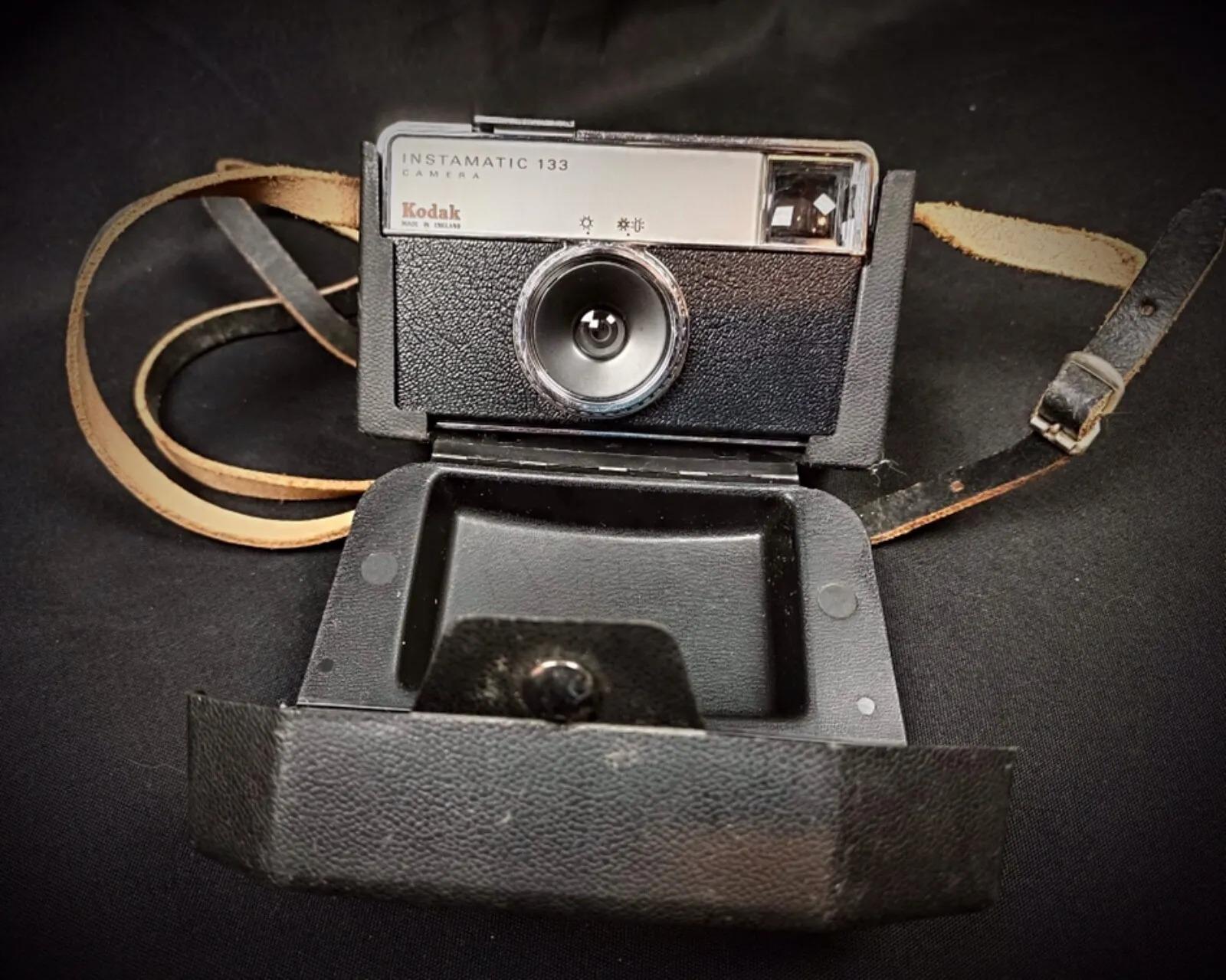 Macchina fotografica Kodak Instamatic 133 d'epoca - 2Y218 in vendita 4