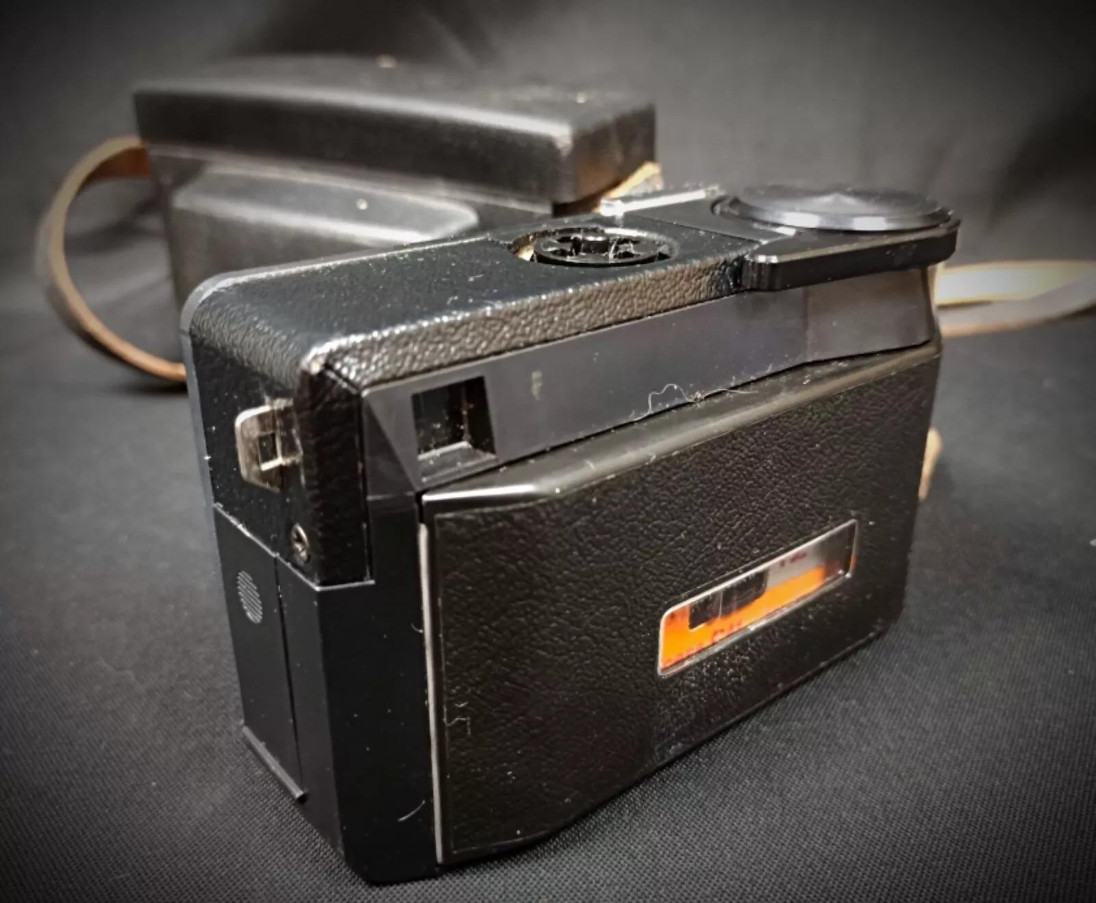 Francese Macchina fotografica Kodak Instamatic 133 d'epoca - 2Y218 in vendita