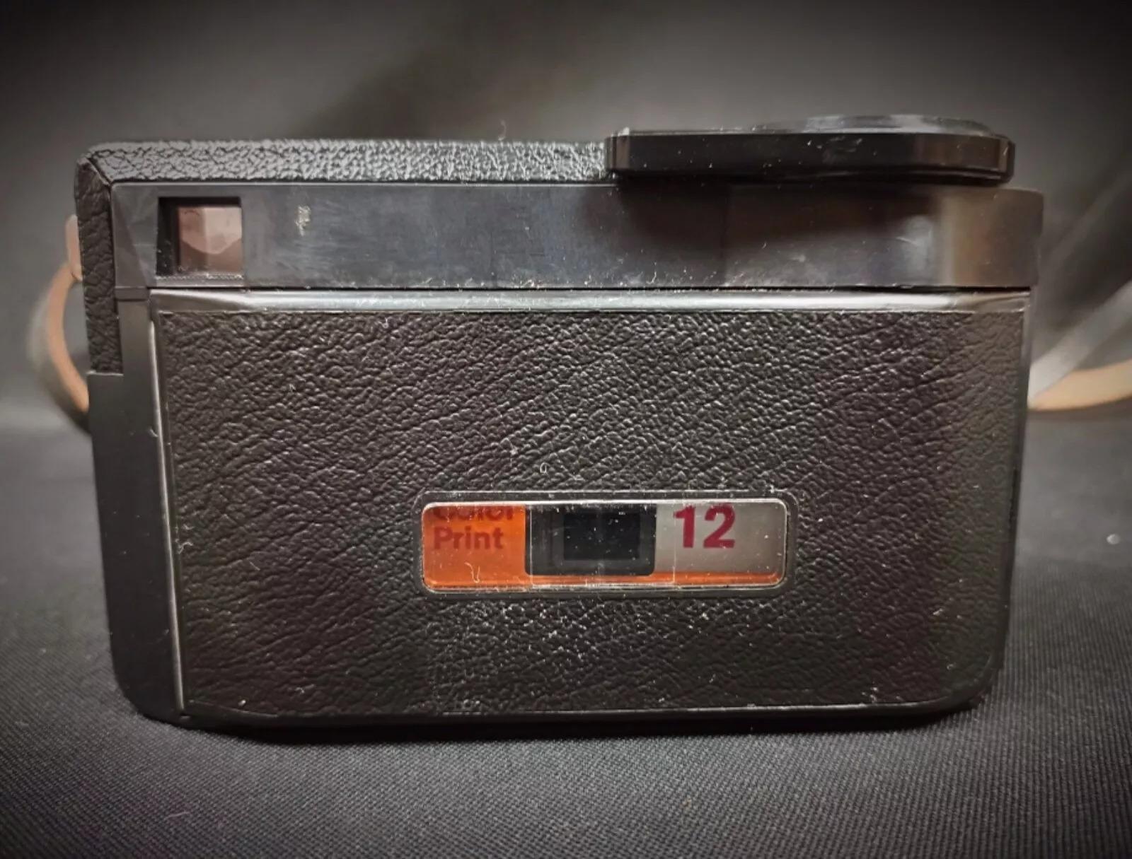 Macchina fotografica Kodak Instamatic 133 d'epoca - 2Y218 in vendita 1