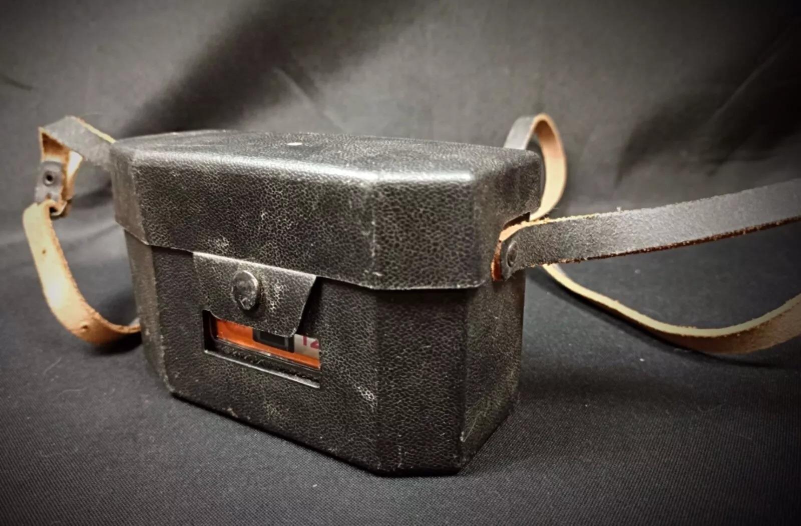 Macchina fotografica Kodak Instamatic 133 d'epoca - 2Y218 in vendita 2