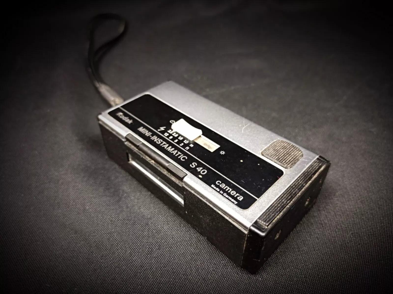Vintage Kodak Mini Instamatic S40 Camera – Made in Germany - 2Y222 In Good Condition In Bordeaux, FR