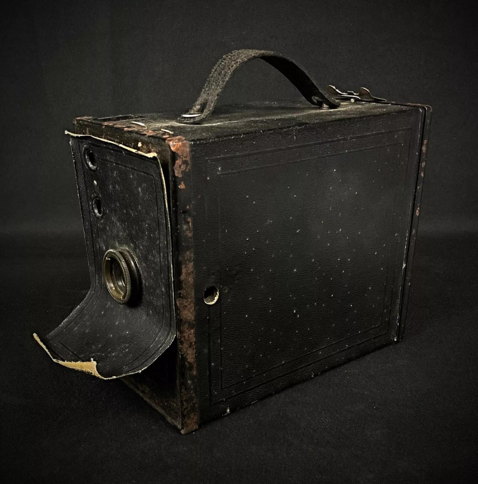 Vintage Kodak No. 2A Brownie Model C Camera with Case – Circa 1924-1933 - 2Y318 For Sale 5