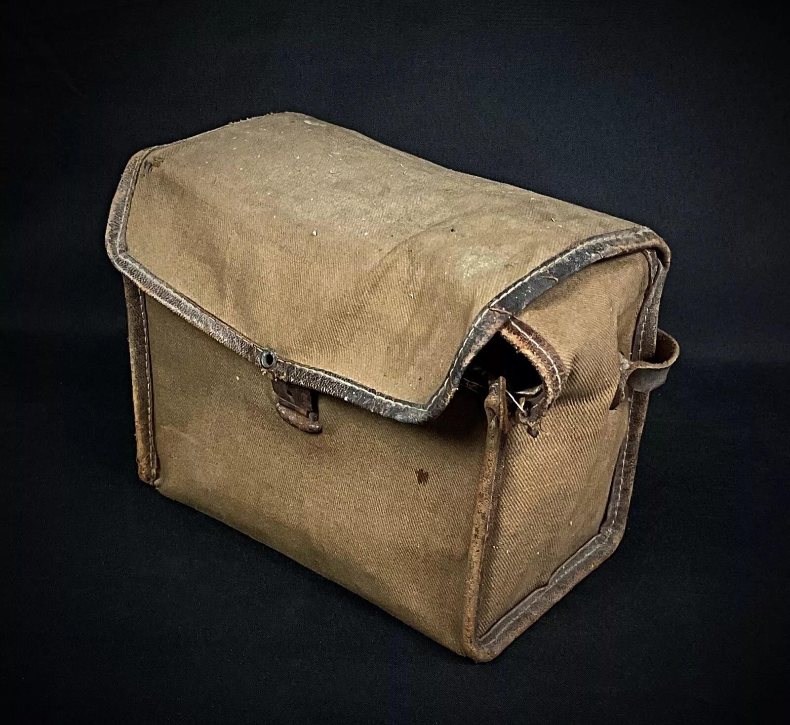 French Vintage Kodak No. 2A Brownie Model C Camera with Case – Circa 1924-1933 - 2Y318 For Sale