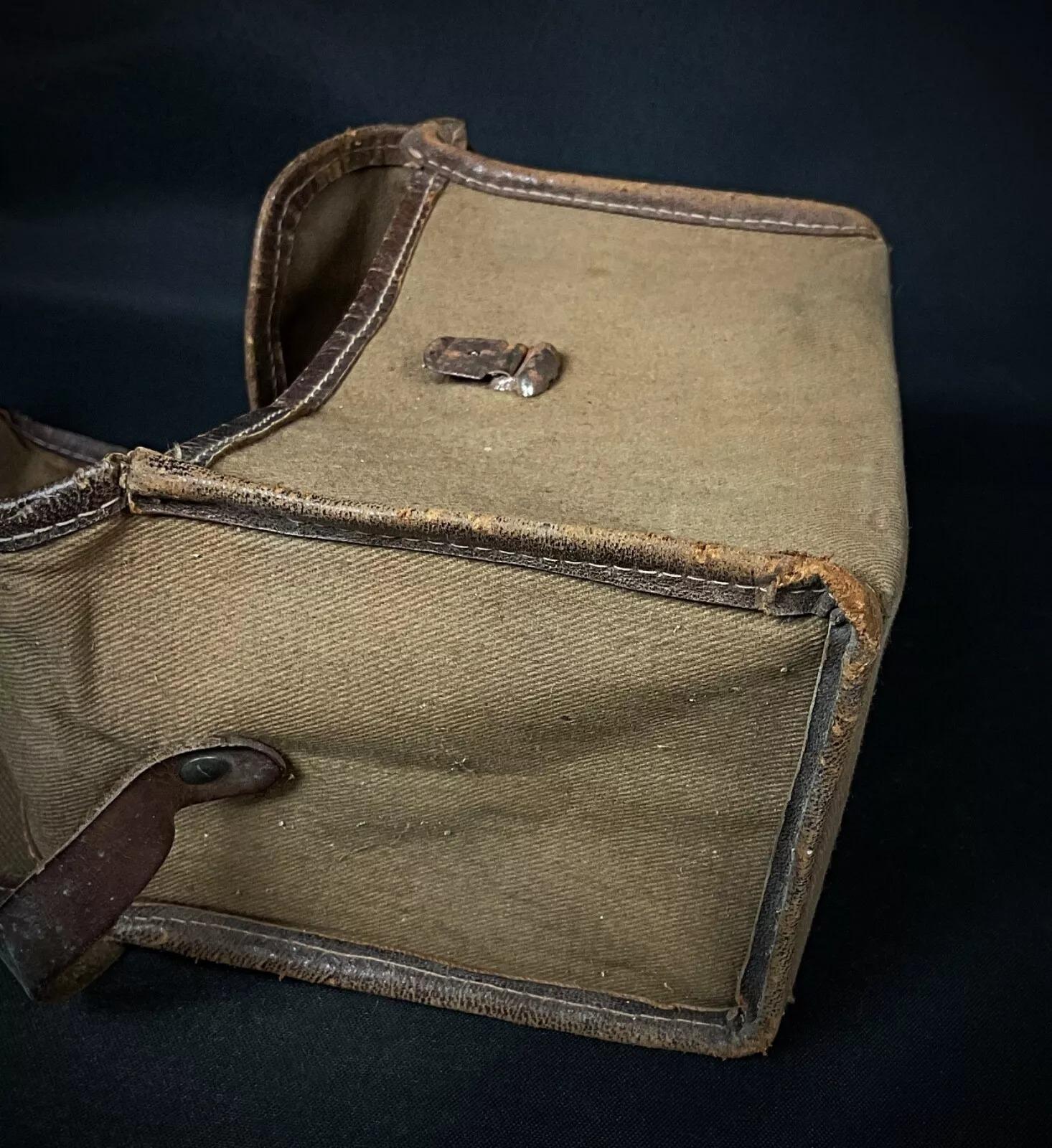 Vintage Kodak No. 2A Brownie Model C Camera with Case – Circa 1924-1933 - 2Y318 In Good Condition For Sale In Bordeaux, FR