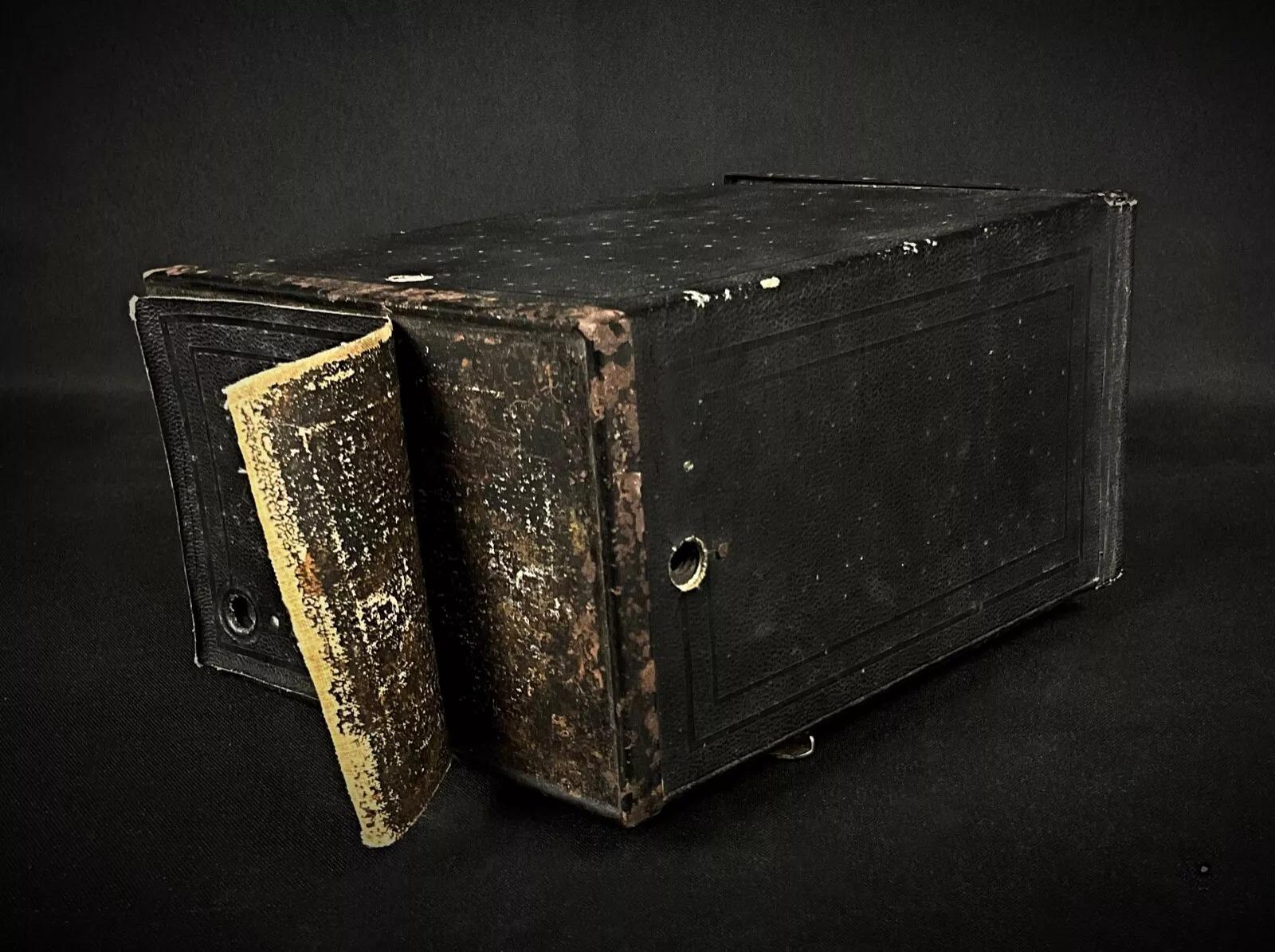 Vintage Kodak No. 2A Brownie Model C Camera with Case – Circa 1924-1933 - 2Y318 For Sale 3