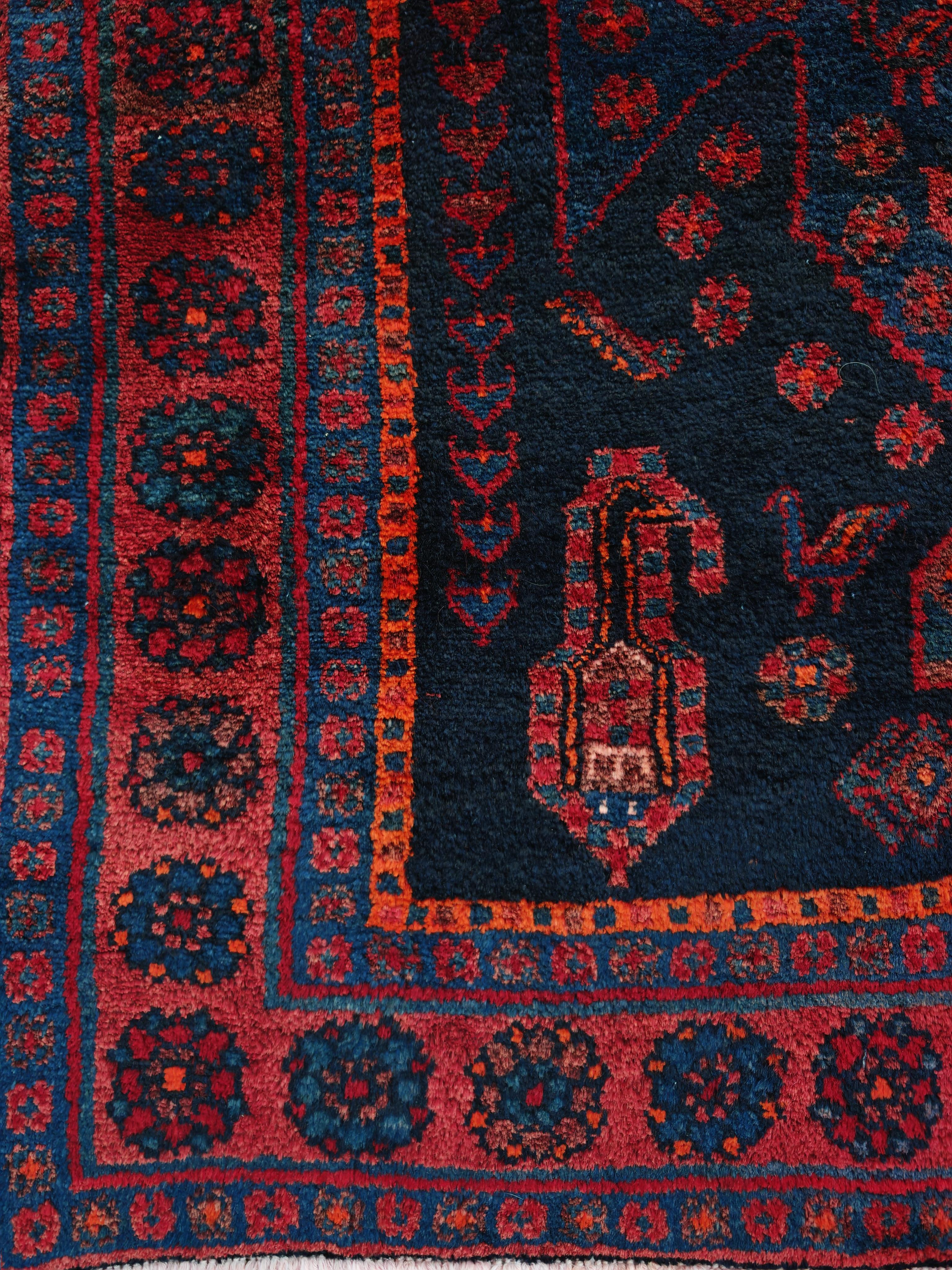 Tribale Vintage Kolyai Rug, hand-knotted, thick and soft, 100% wool, Turkey 1970s in vendita