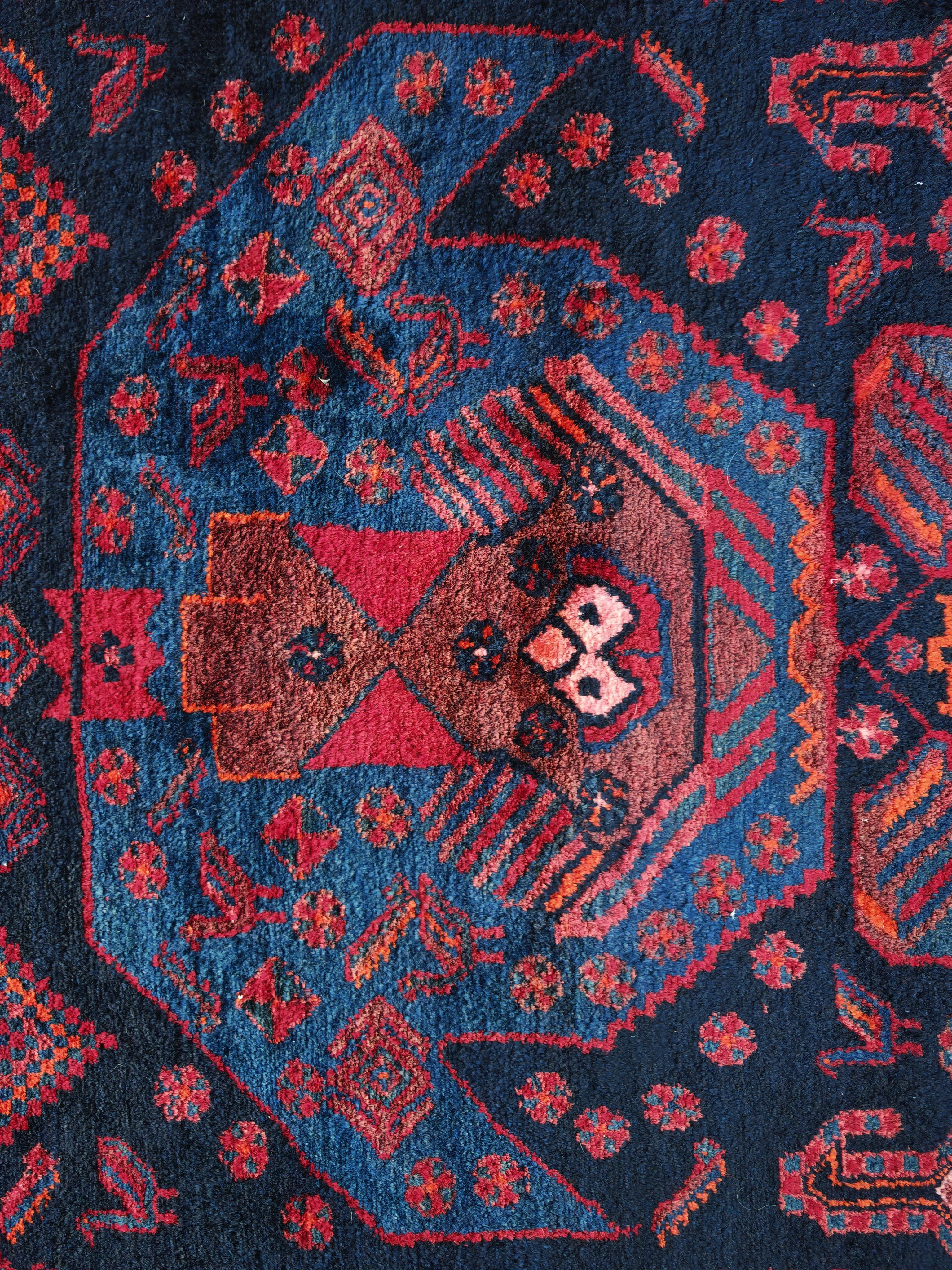 Vintage Kolyai Rug, hand-knotted, thick and soft, 100% wool, Turkey 1970s in vendita 1
