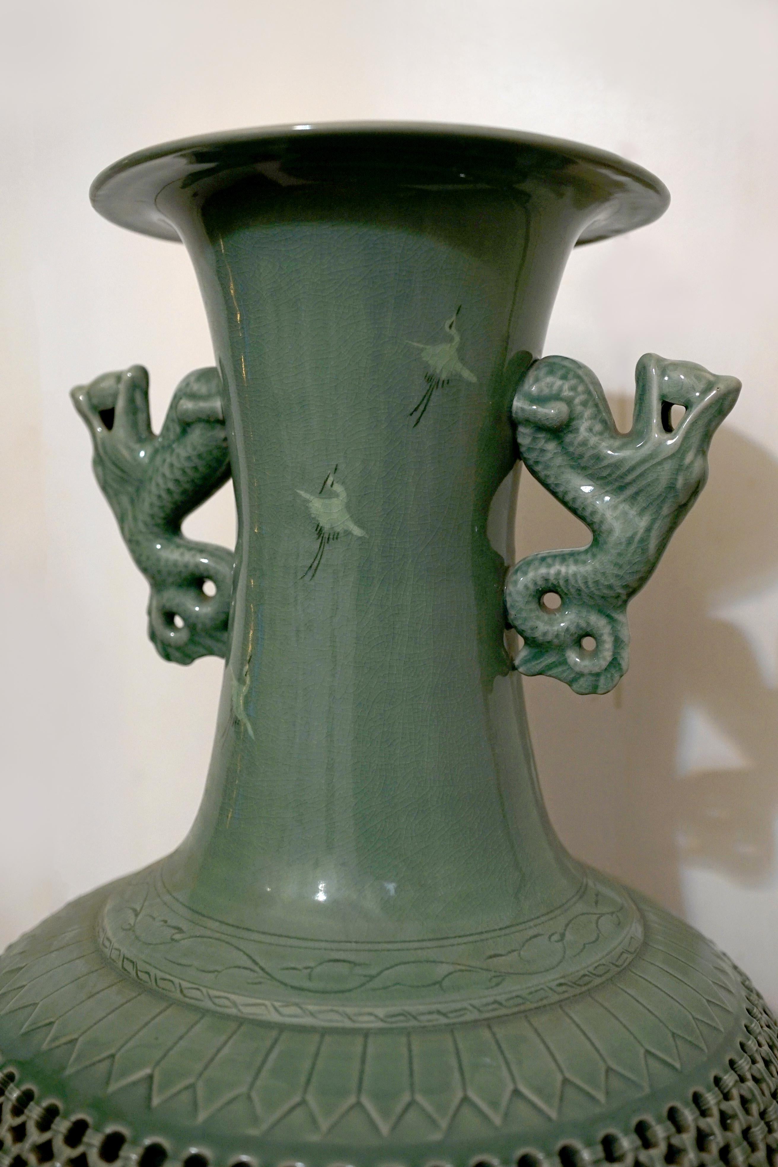 Autre Vase céladon réticulé de style coréen Goryeo Maebyeong
